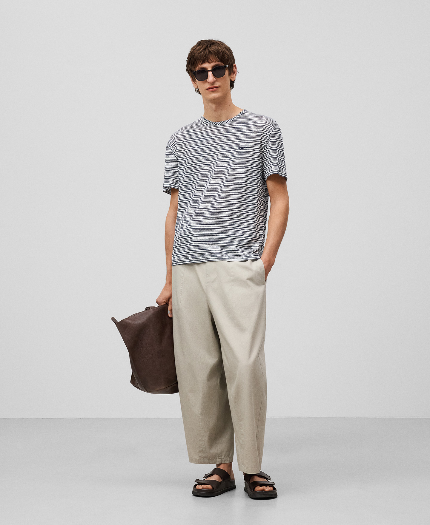 European linen structured T-shirt man image number 1