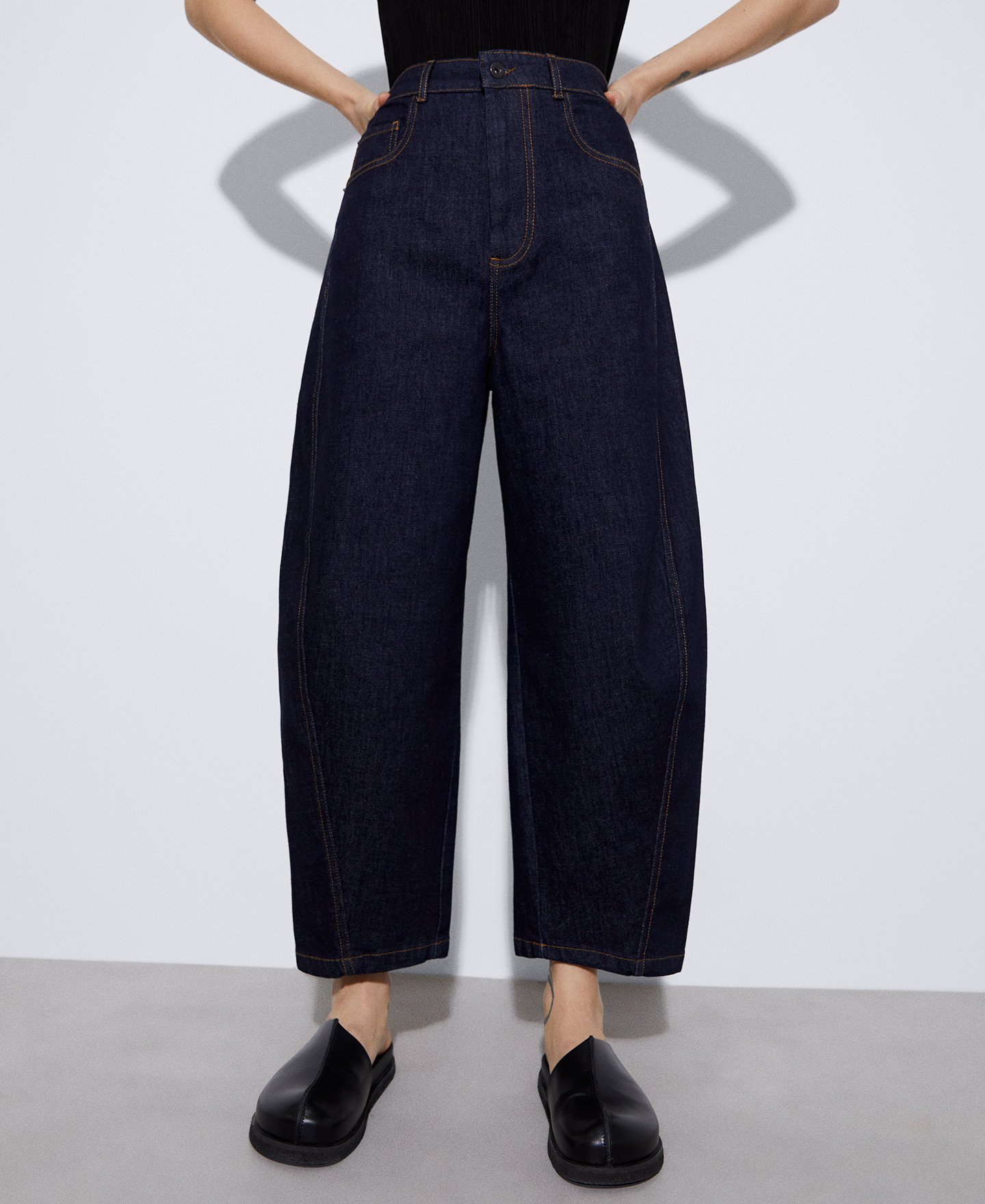 Recycled cotton and polyester trousers image number 0