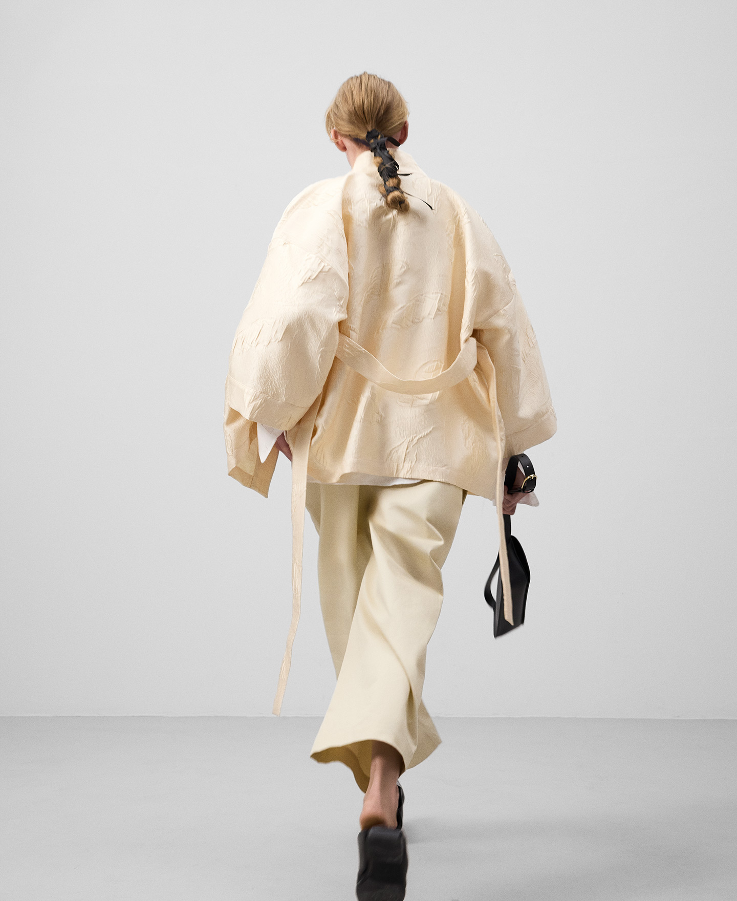 Straight embossed kimono jacket woman image number 2