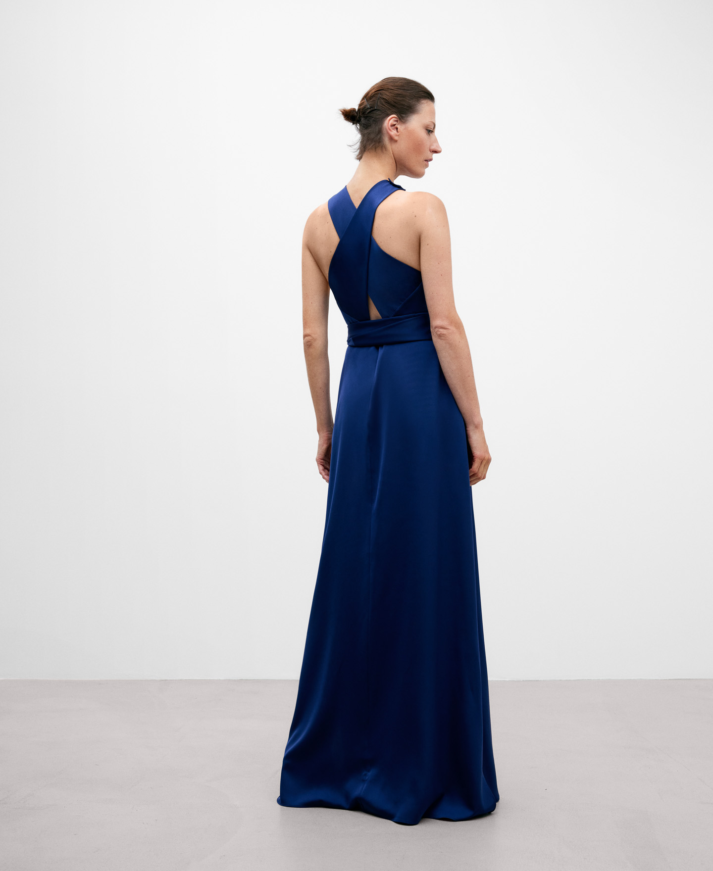 Vestido largo cuello halter image number 2