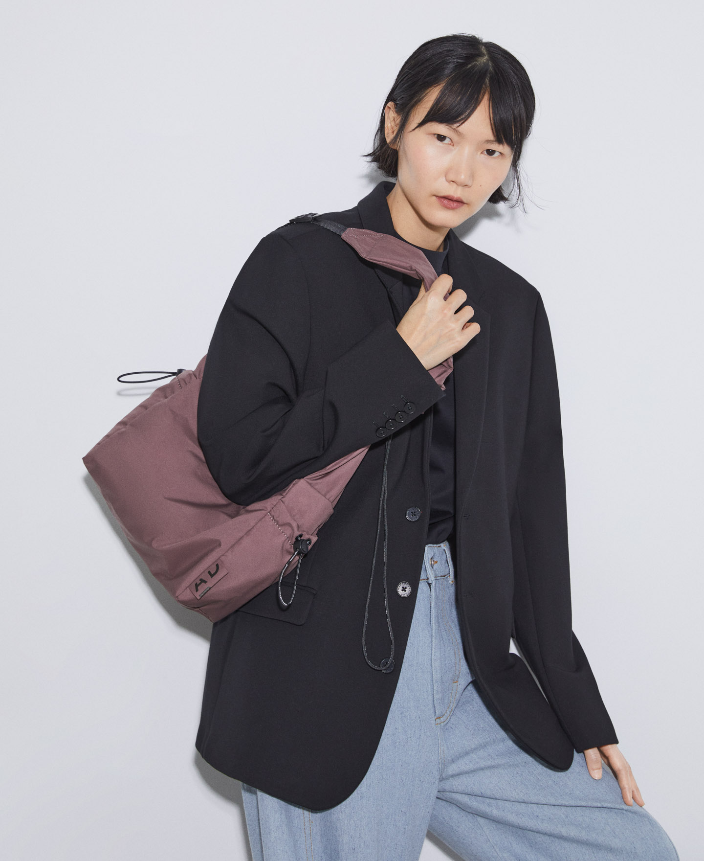 Recycled nylon shoulder bag image number 4