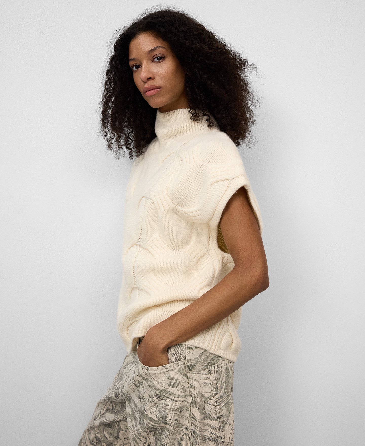 Wool cable knit vest woman image number 0