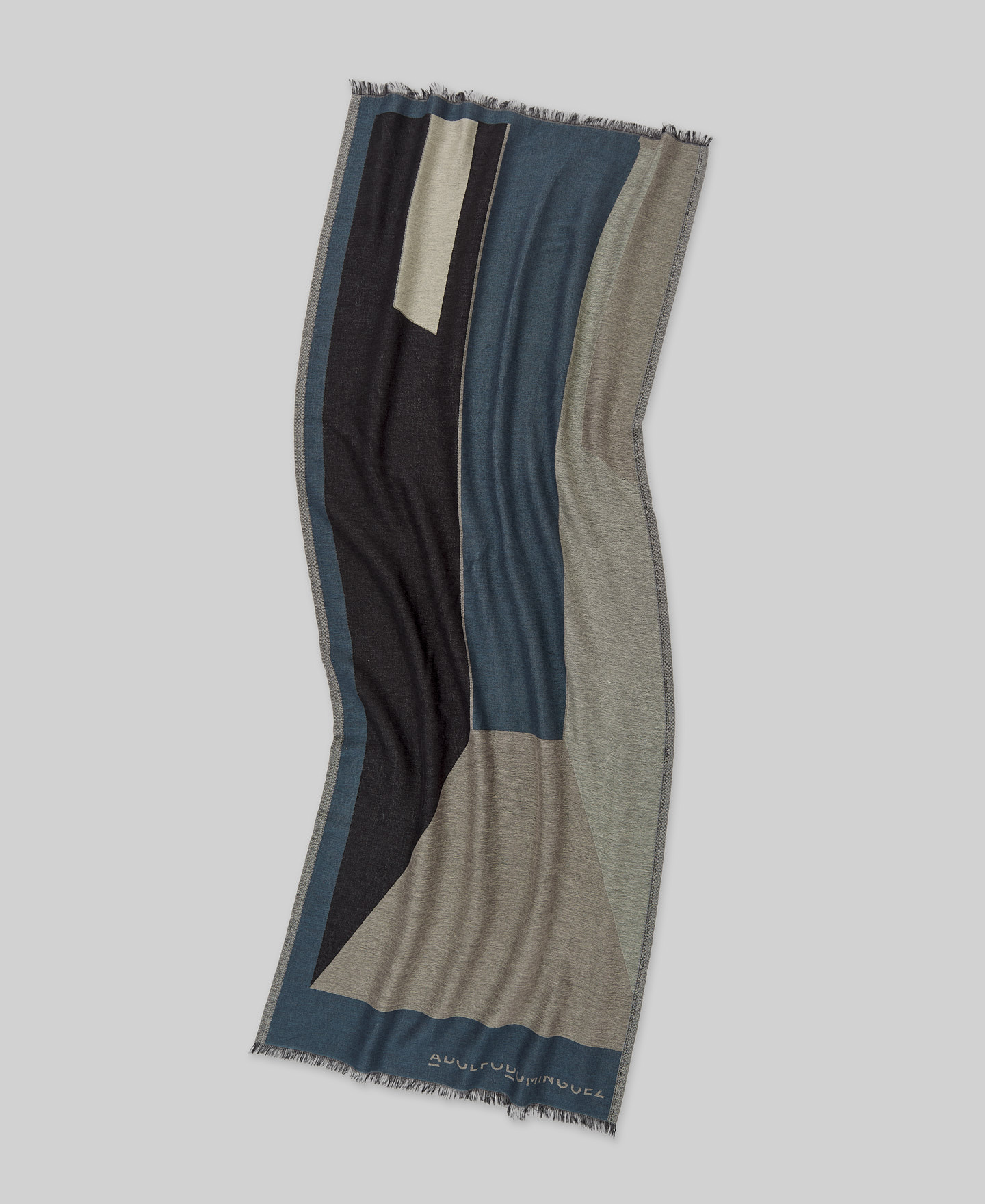 Geometric patterned jacquard shawl woman image number 1