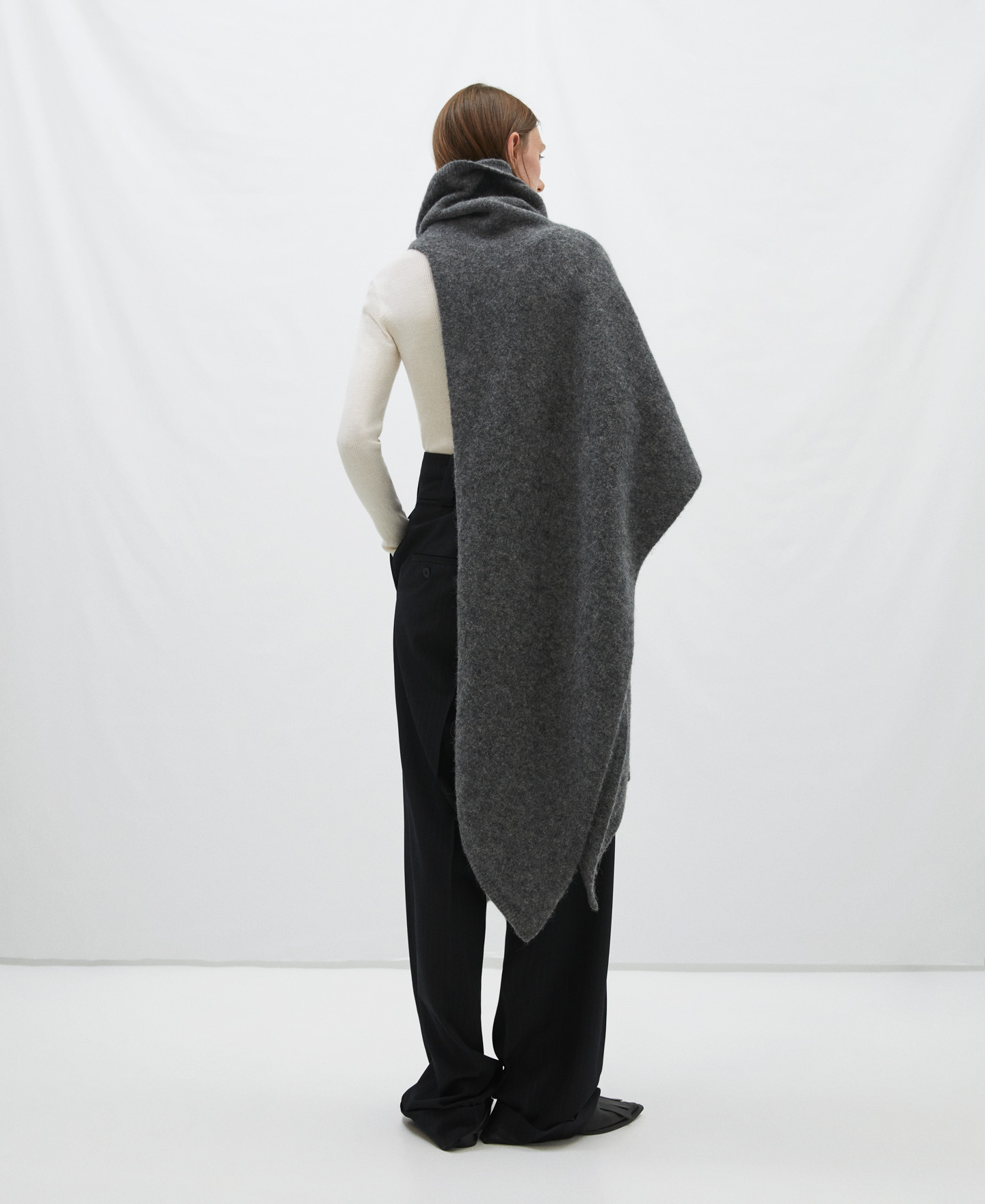 Wool and alpaca scarf with collar image number 2
