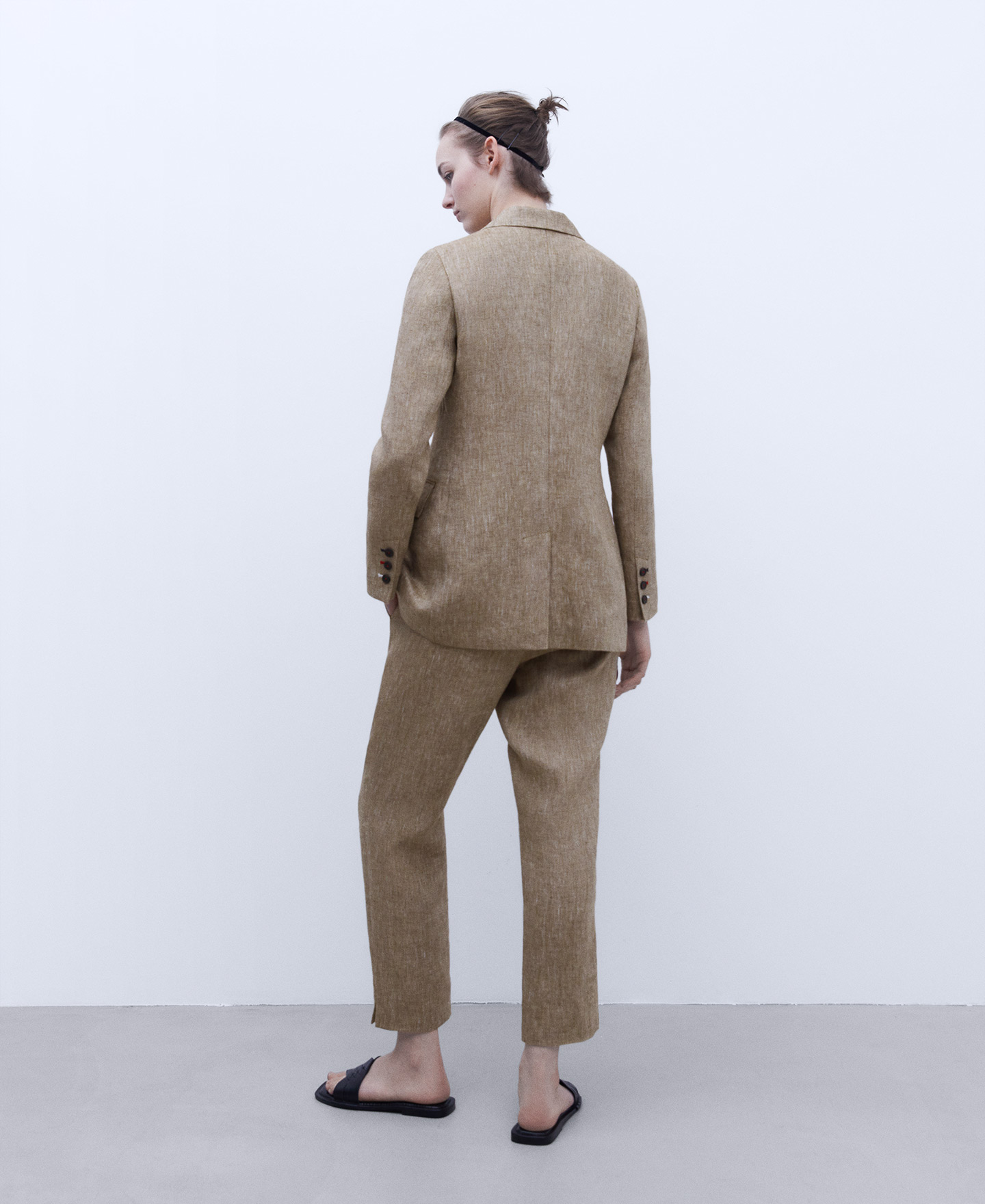 Blazer estructurado en lino europeo image number 2