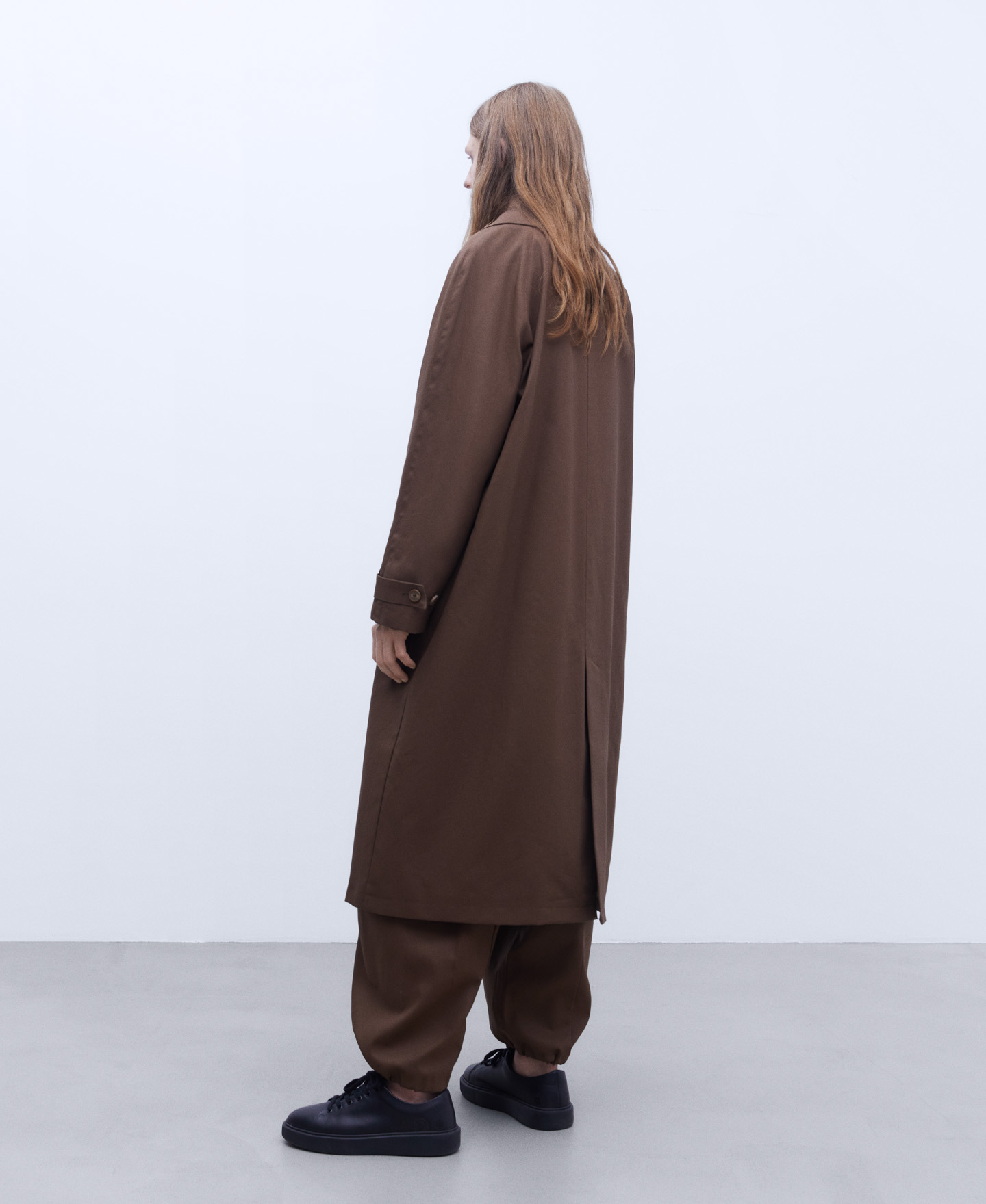 Gabardina oversize en algodón encerado image number 2