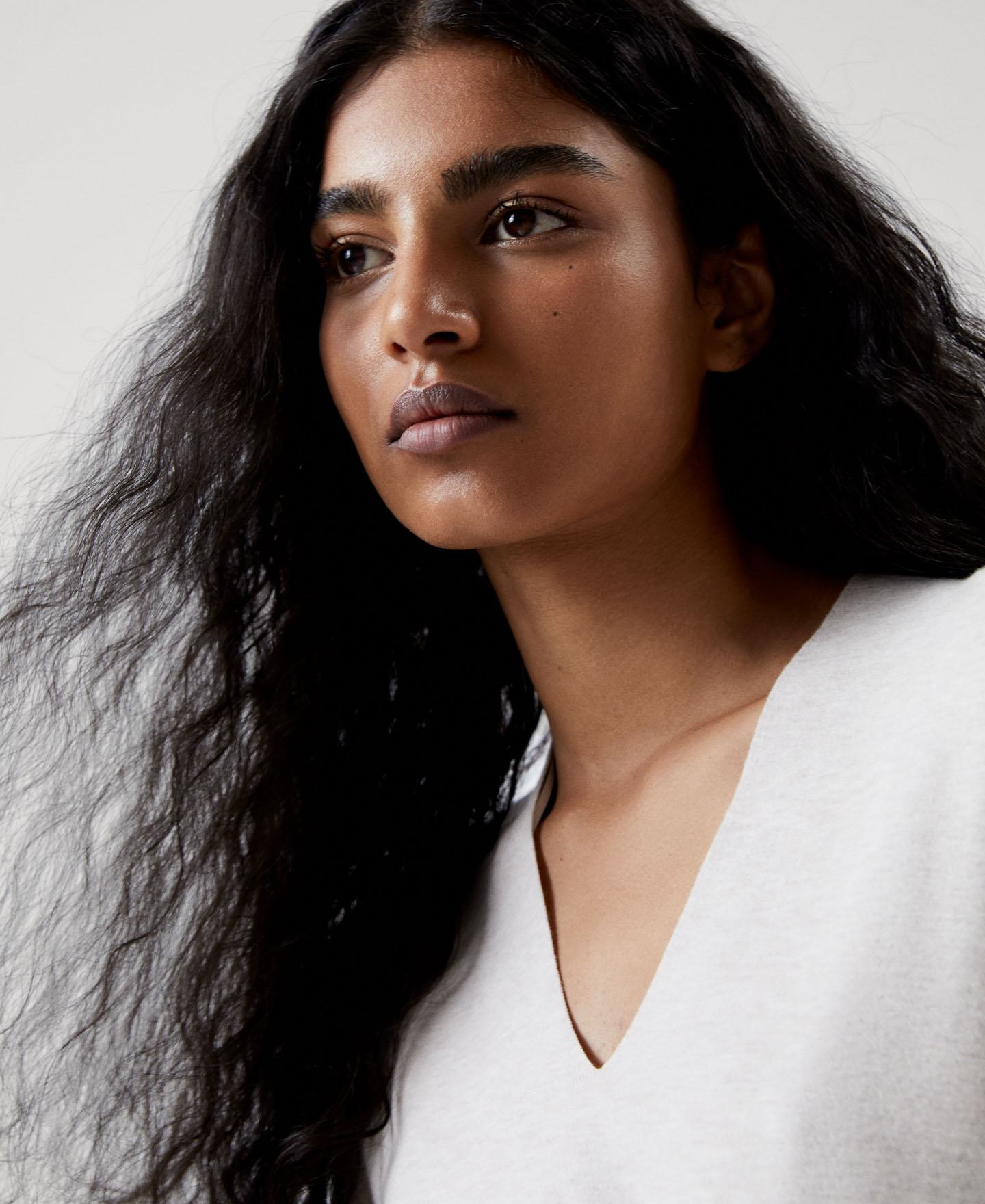 V-neck viscose sweater image number 3