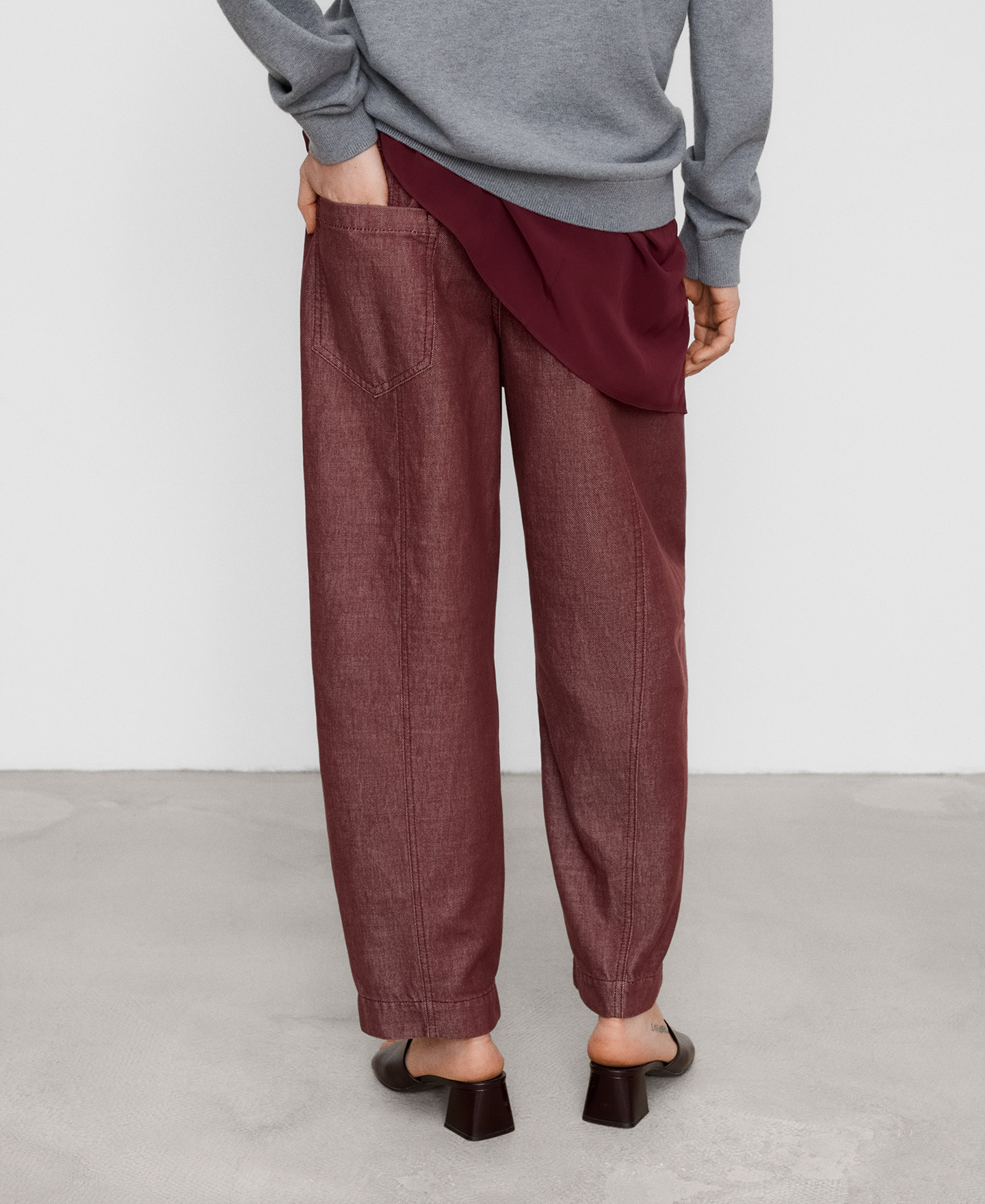 Pantal&oacute;n barrel fit denim image number 2