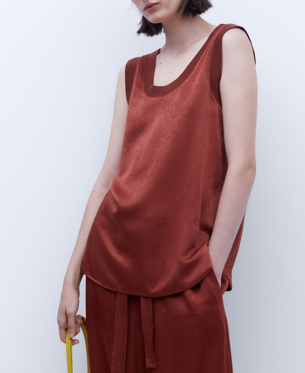 Round collar t-shirt image number 0