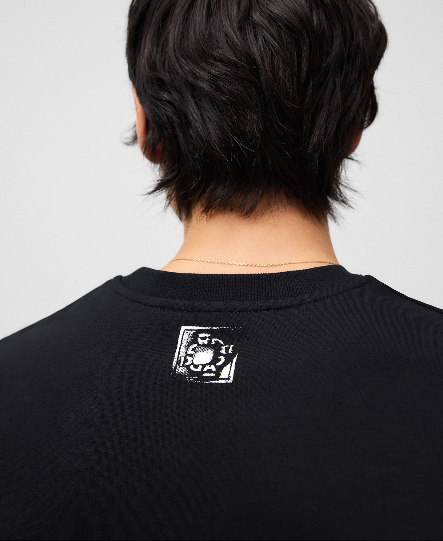 T-shirt à coupe dans le dos homme image number 3