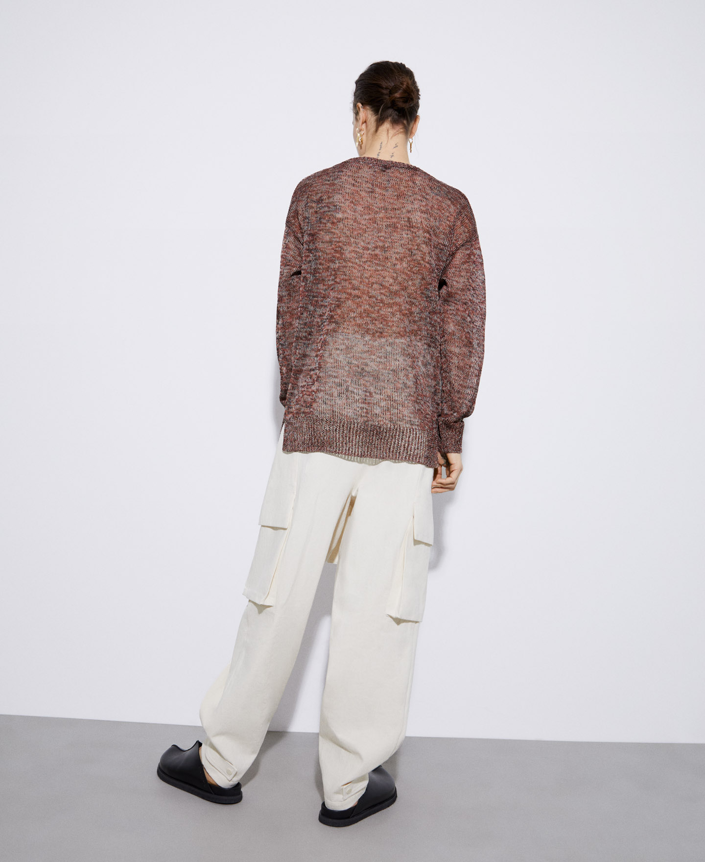Jersey escote pico en lino image number 2
