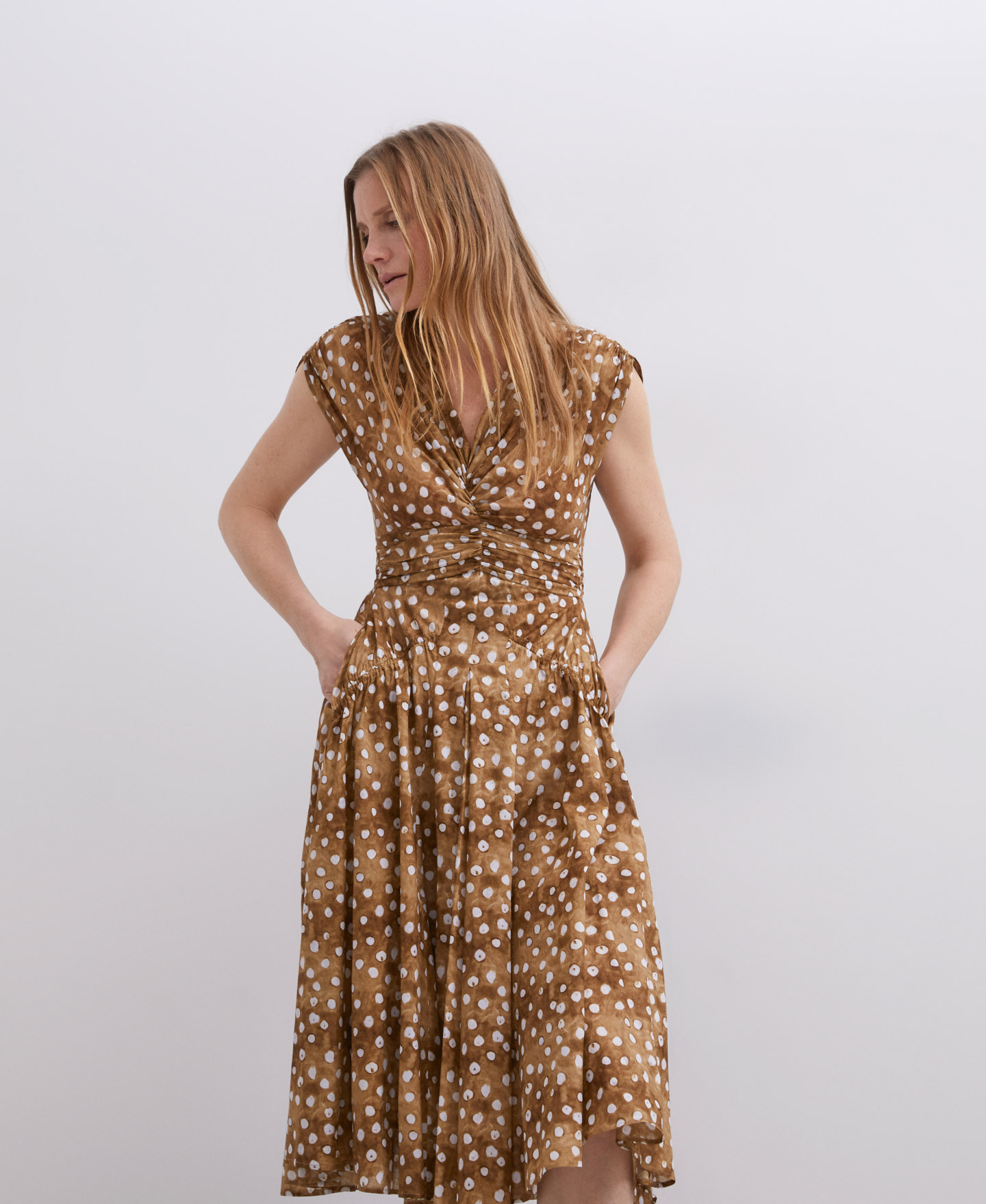 Vestido midi lunares diluidos image number 3