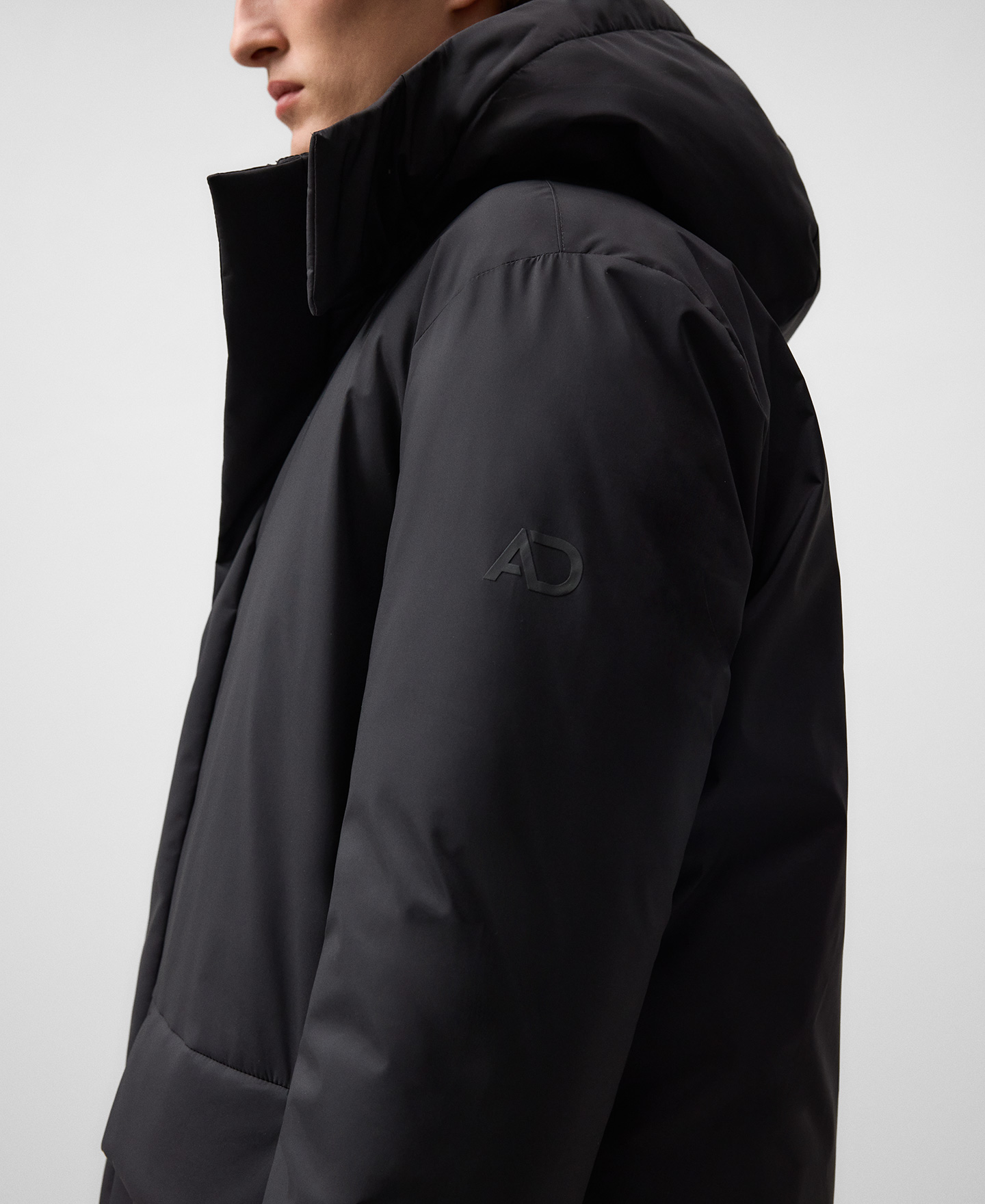 Parka larga con capucha hombre image number 5