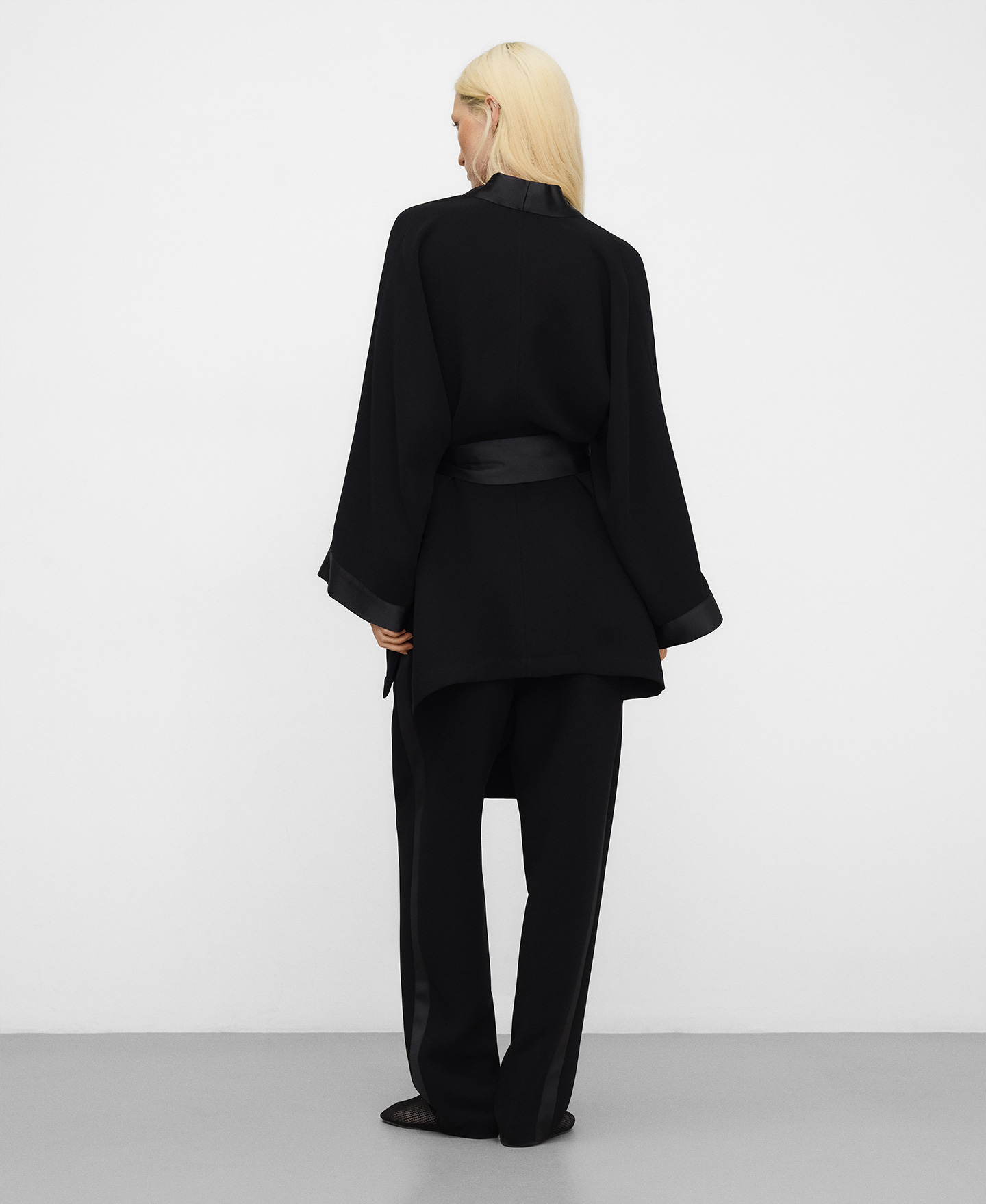 Double-fabric pleated trousers image number 2