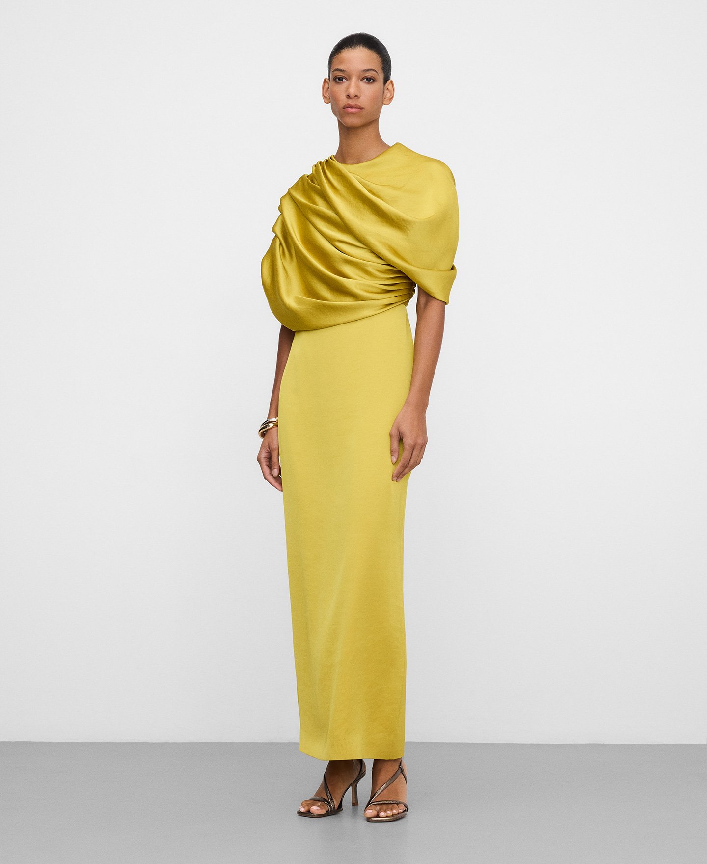 Vestido largo satinado drapeado image number 1