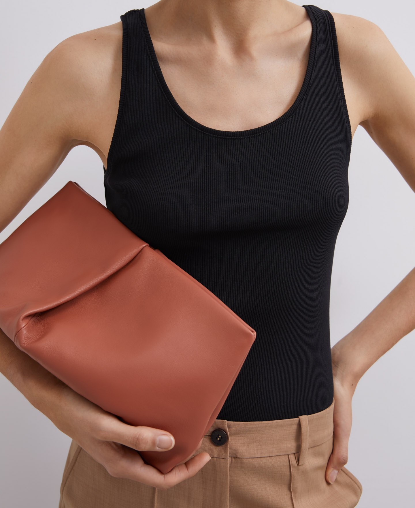 Bolso Vulvi en piel napa image number 4