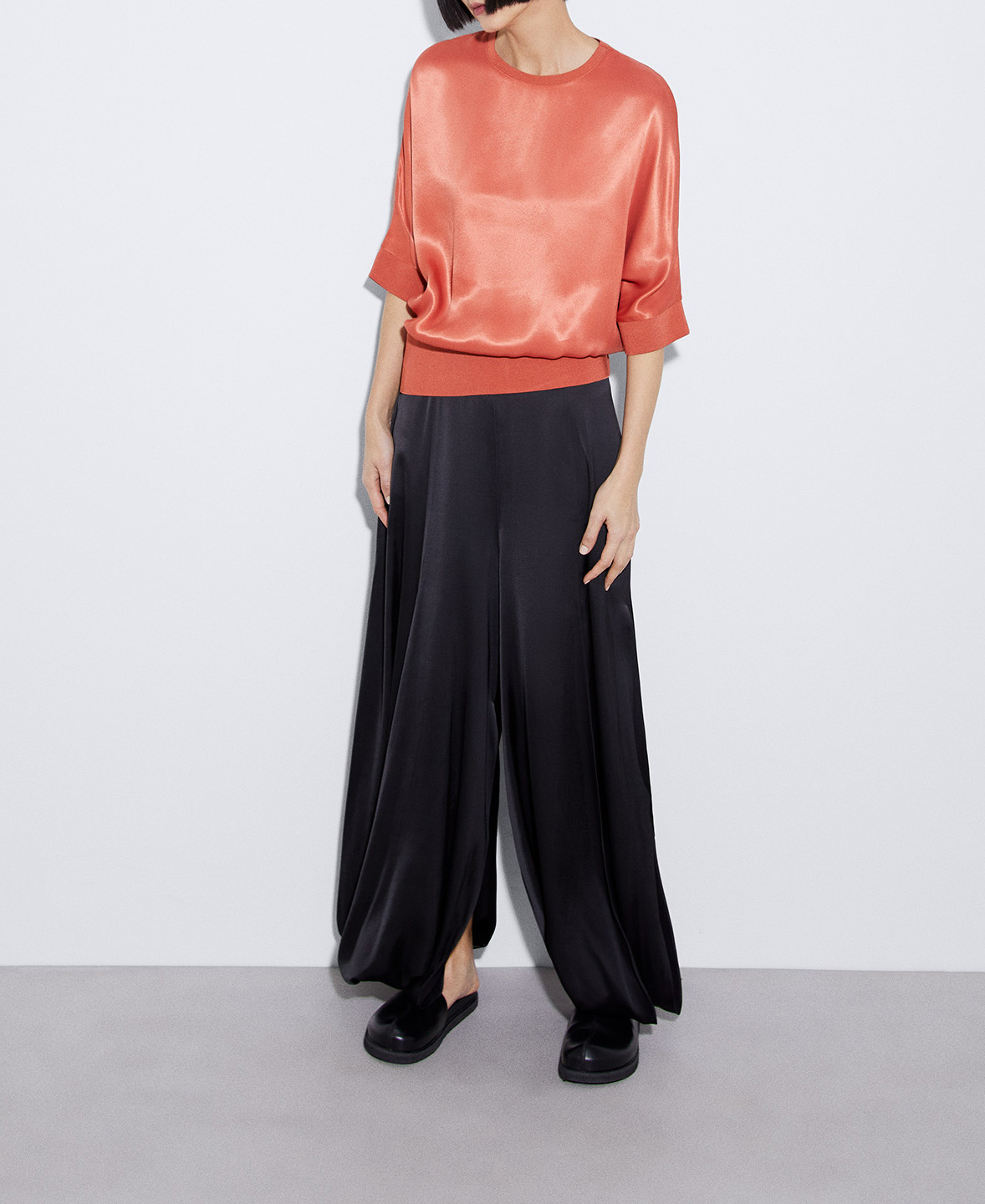 Short sleeve viscose blouse image number 1