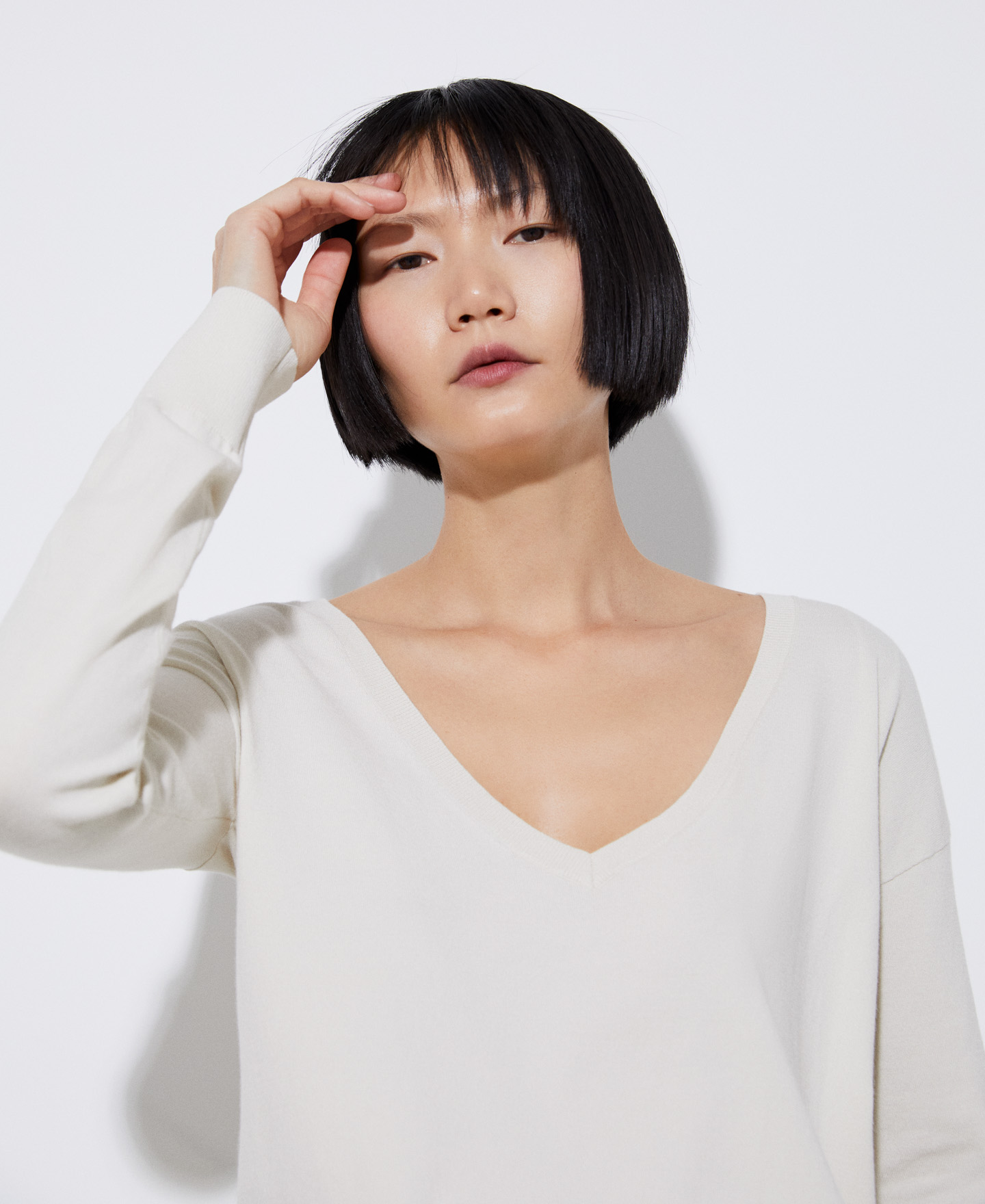 V-neckline viscose knit sweater image number 3