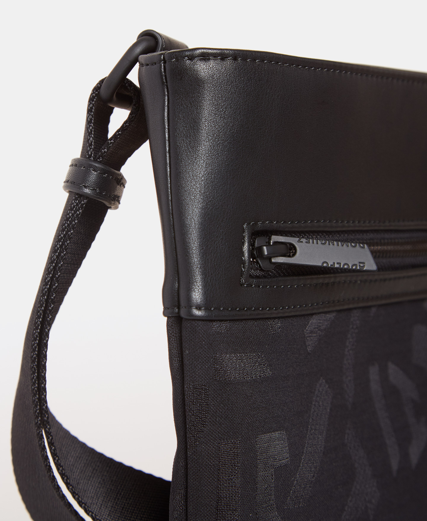 Jacquard logo bag image number 2