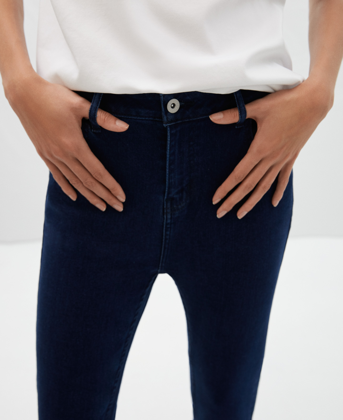 Denim skinny jeans image number 3