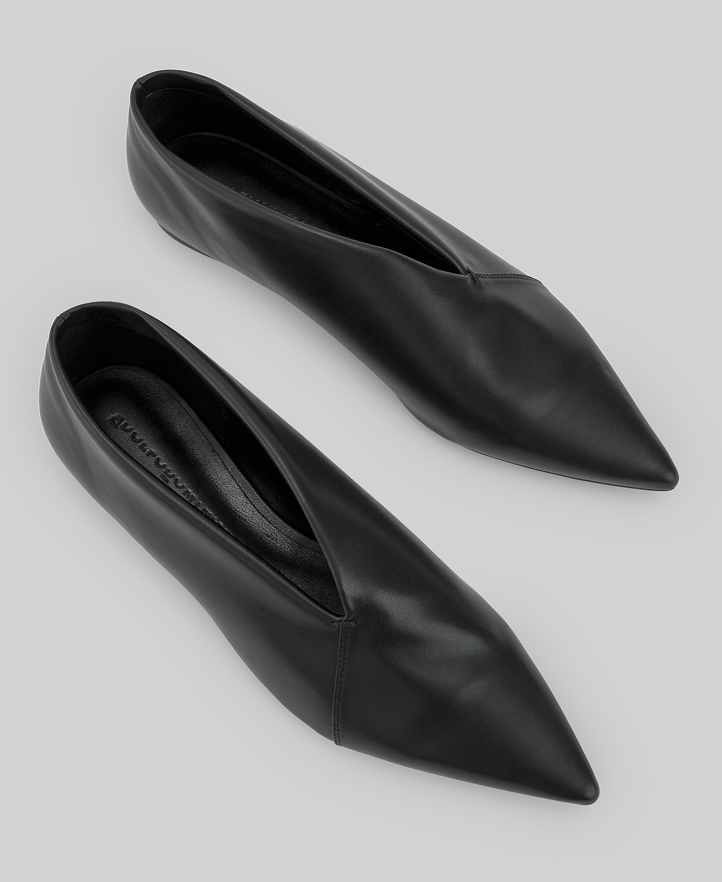 Pointe shoe woman image number 1