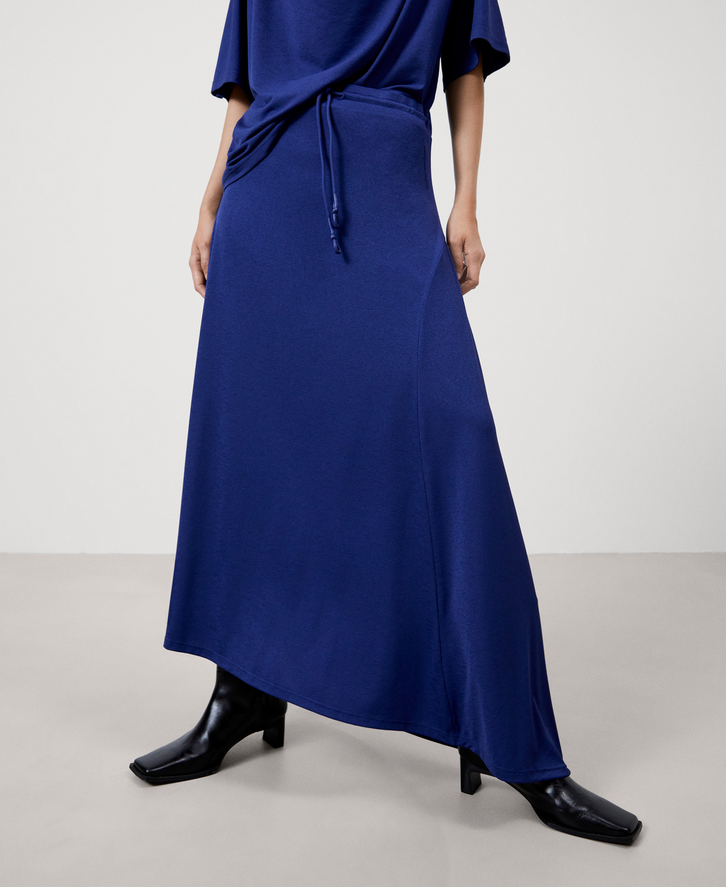 Long asymmetric skirt image number 0