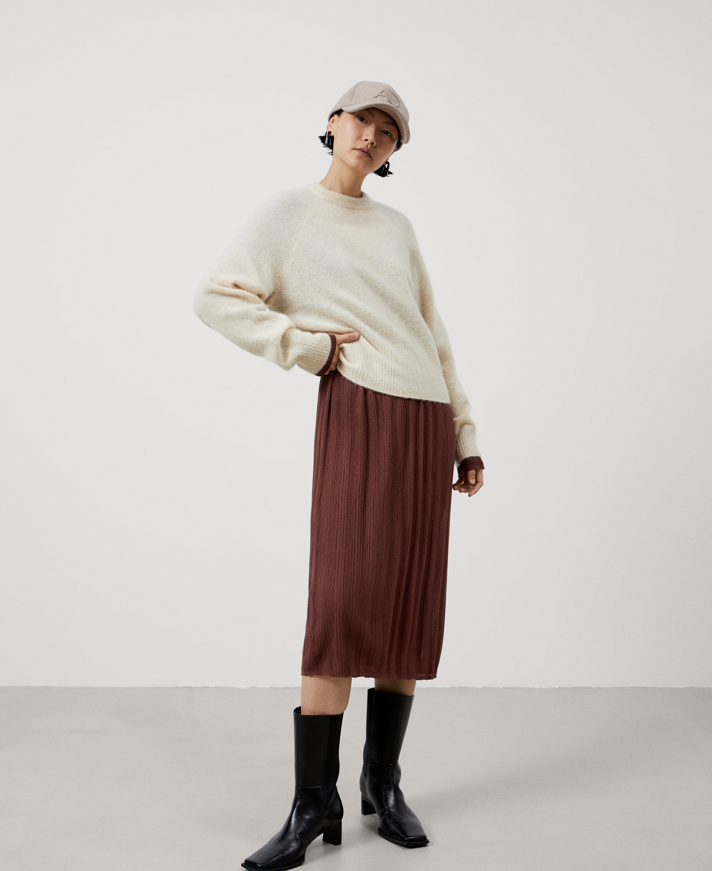 Mohair short sweater image number 1