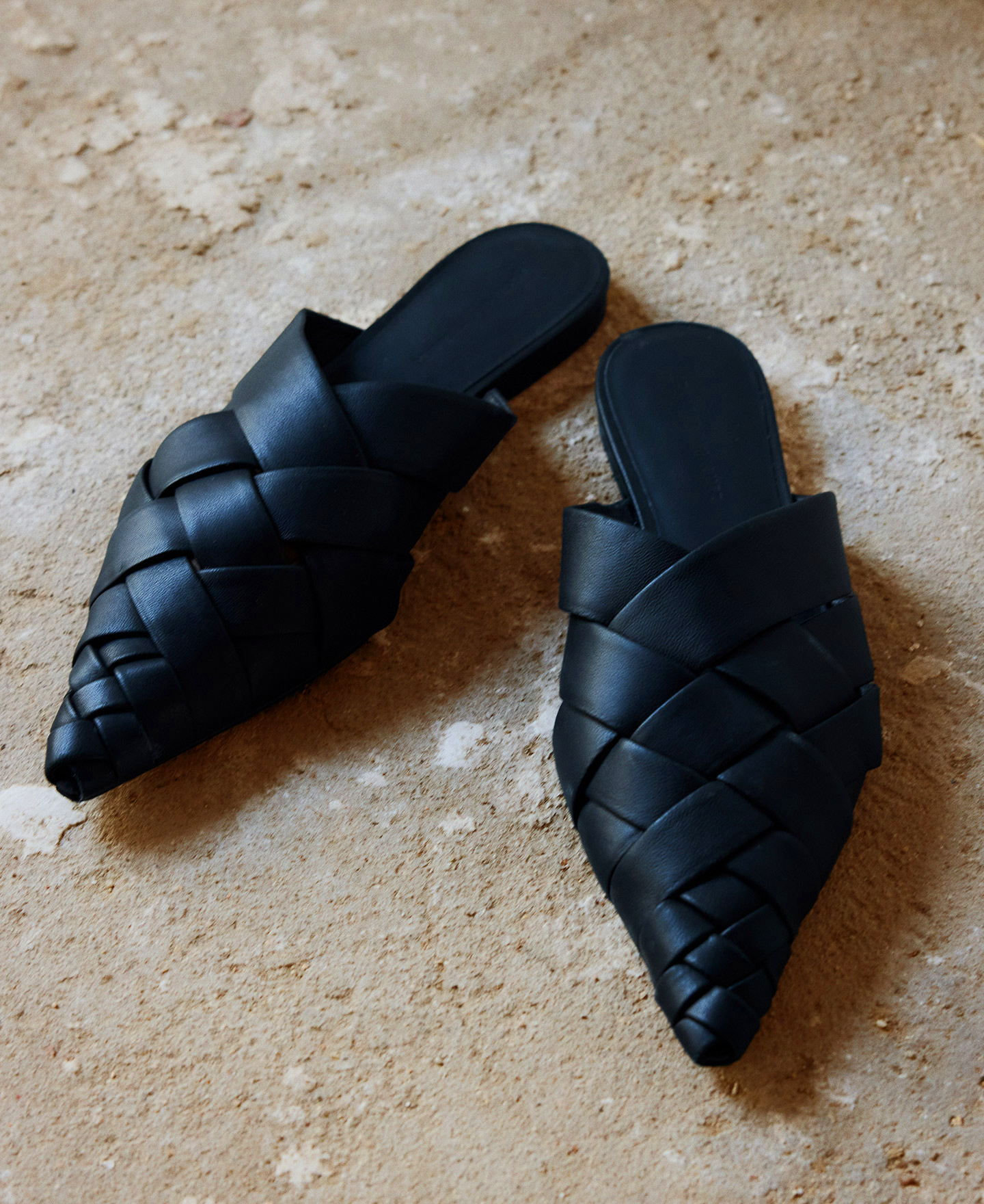 Mules tressées en cuir femme image number 4