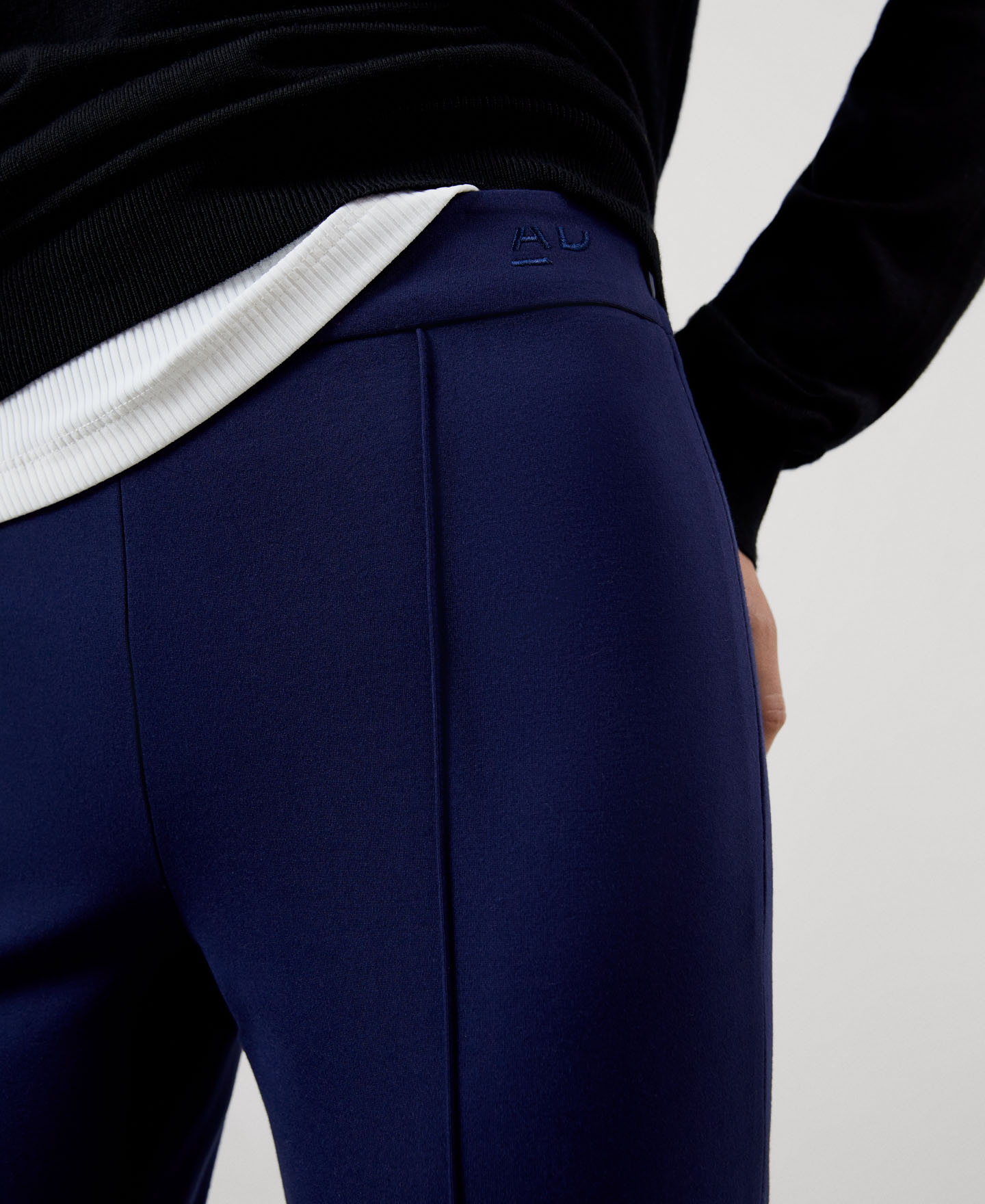 Pantalón pitillo tobillero en viscosa image number 3