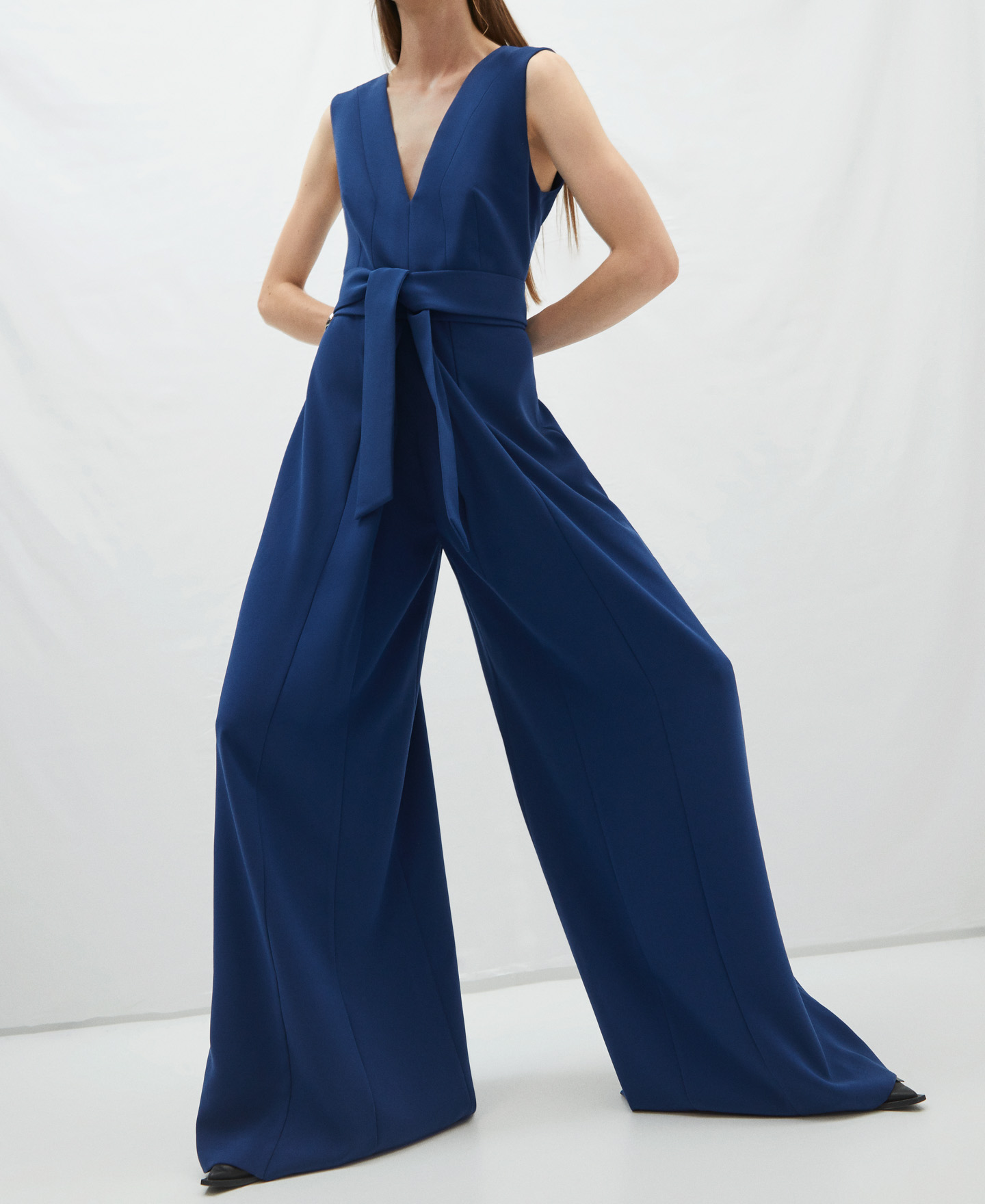 V-neck long jumpsuit image number 3