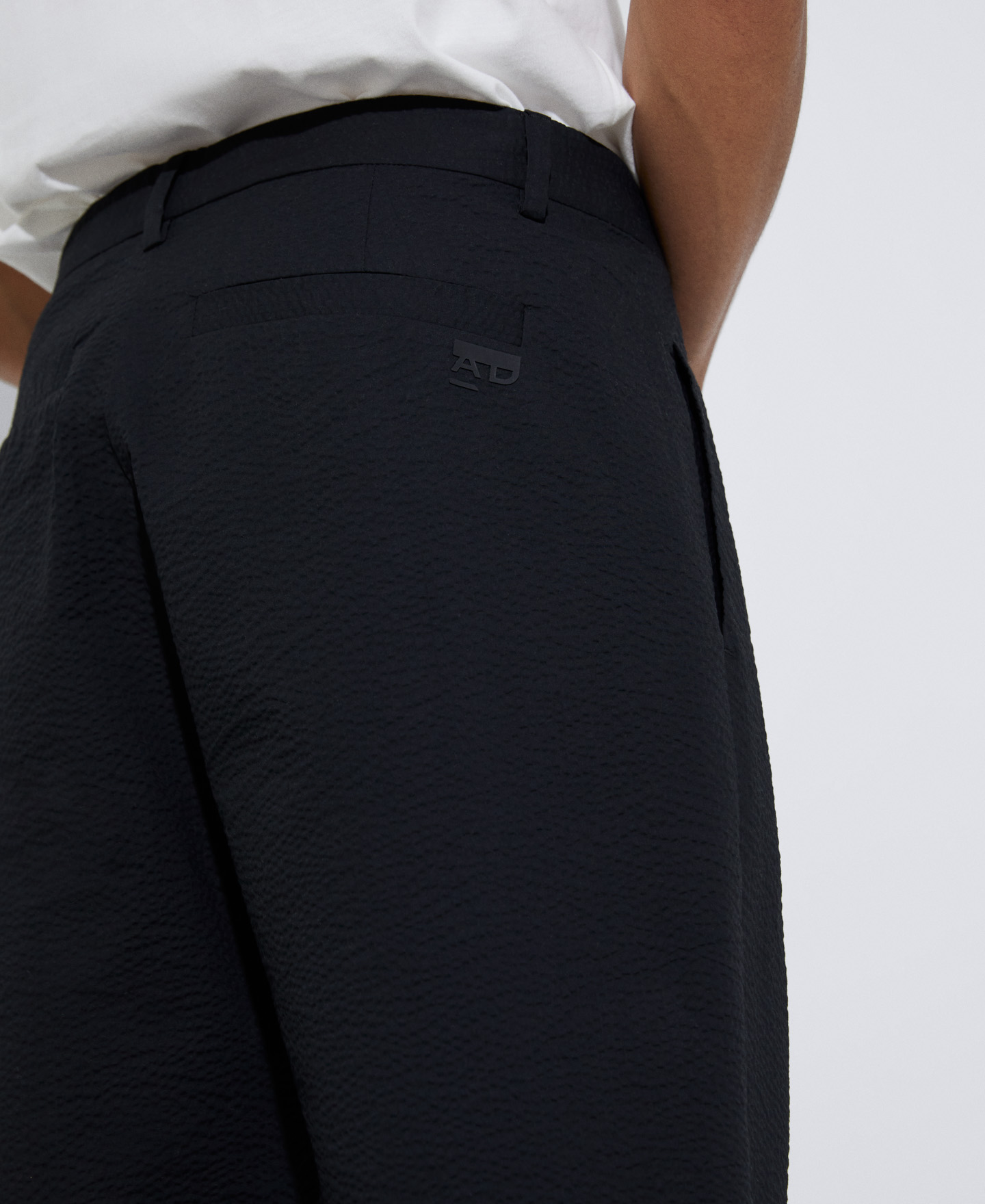Pantalón chino en seersucker algodón image number 3
