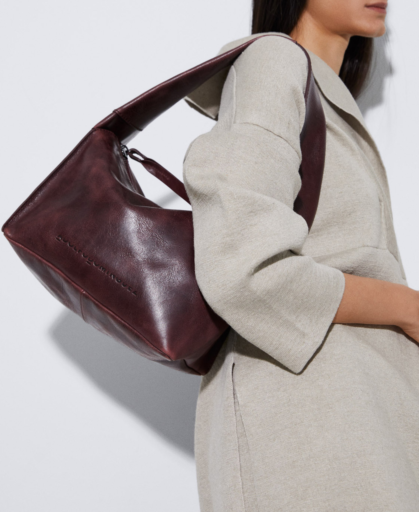 Small hobo bag in leather stitched seams image number 5