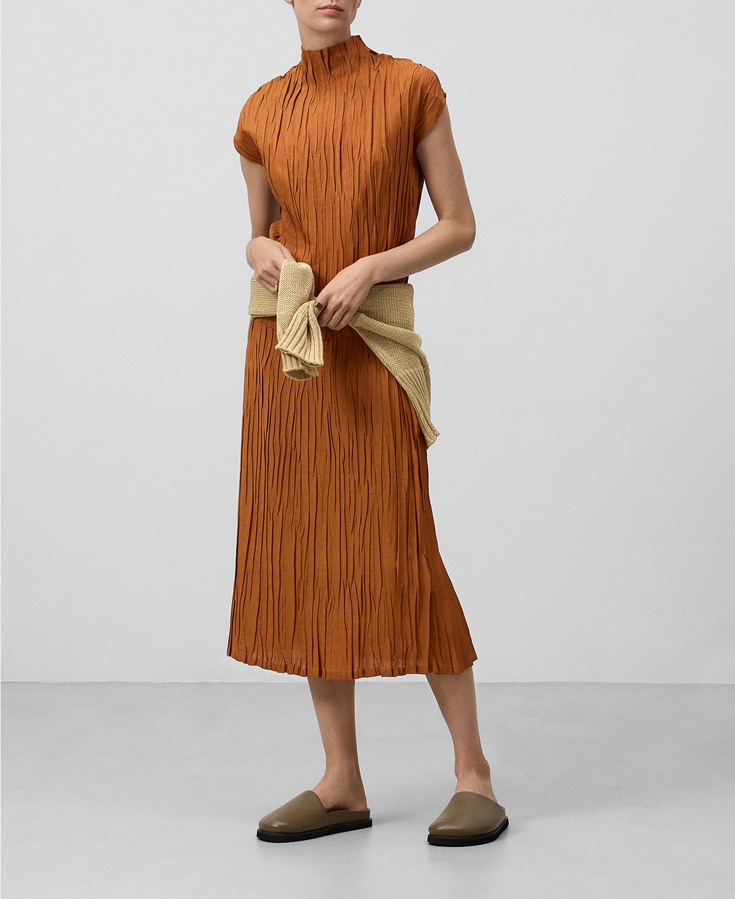 Pleated straight skirt woman image number 1