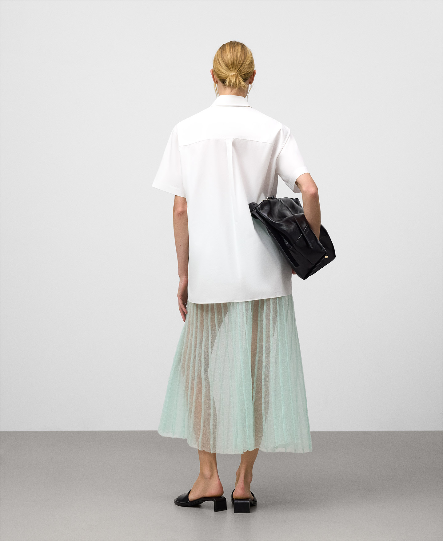Sheer pleated skirt woman image number 2