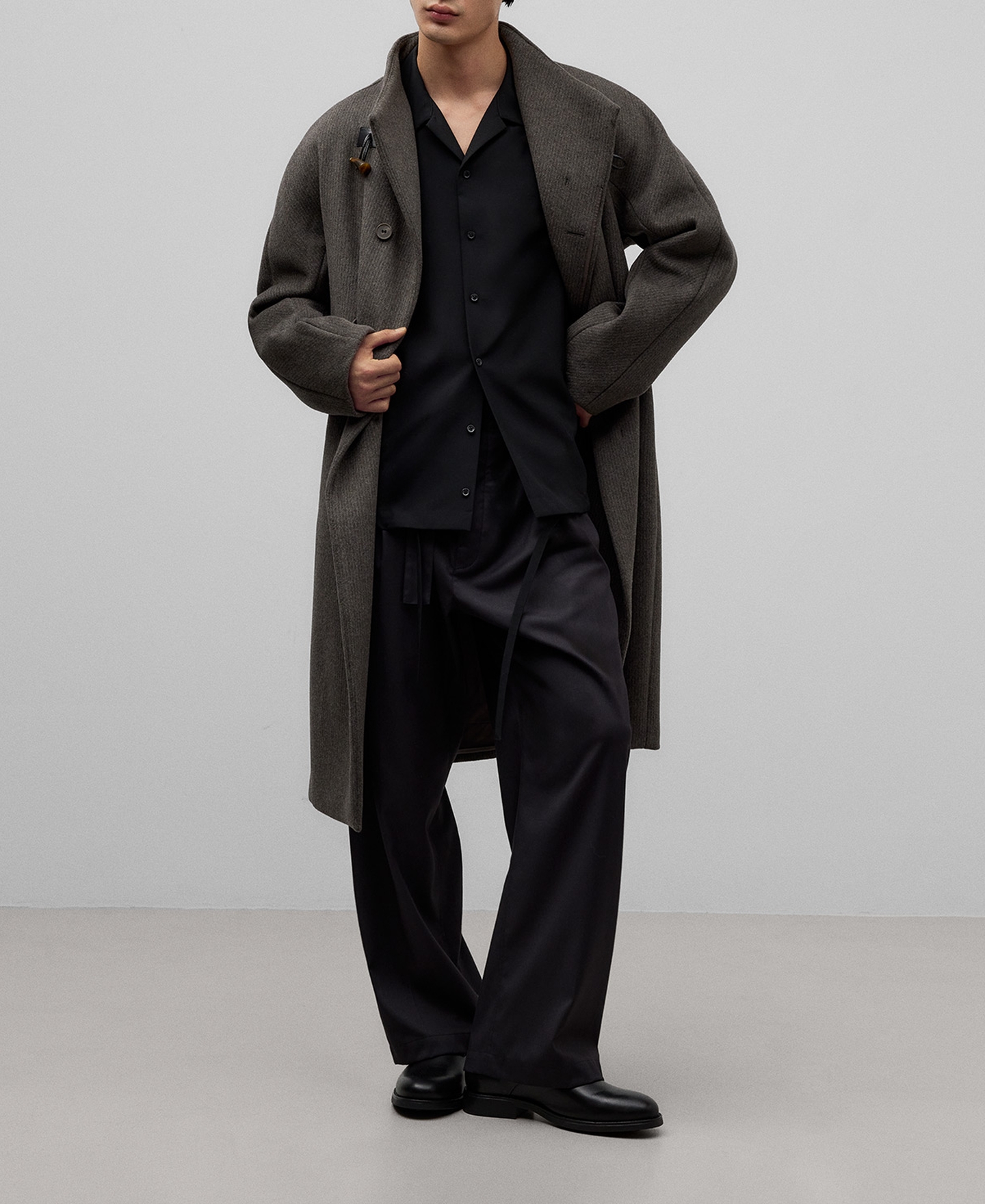 Black responsible leather derby shoe man image number 3