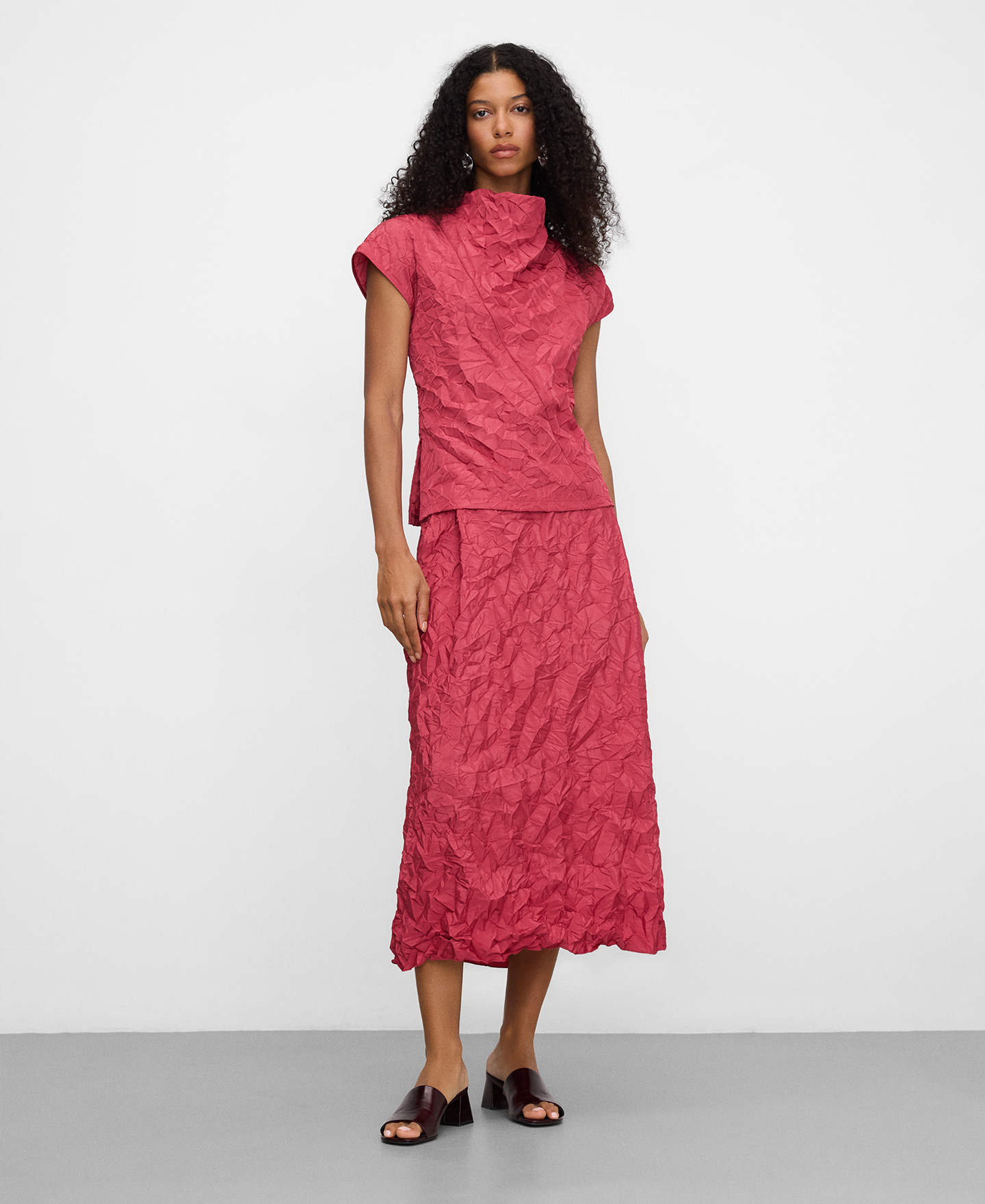 Wrinkled-effect satin midi skirt image number 1