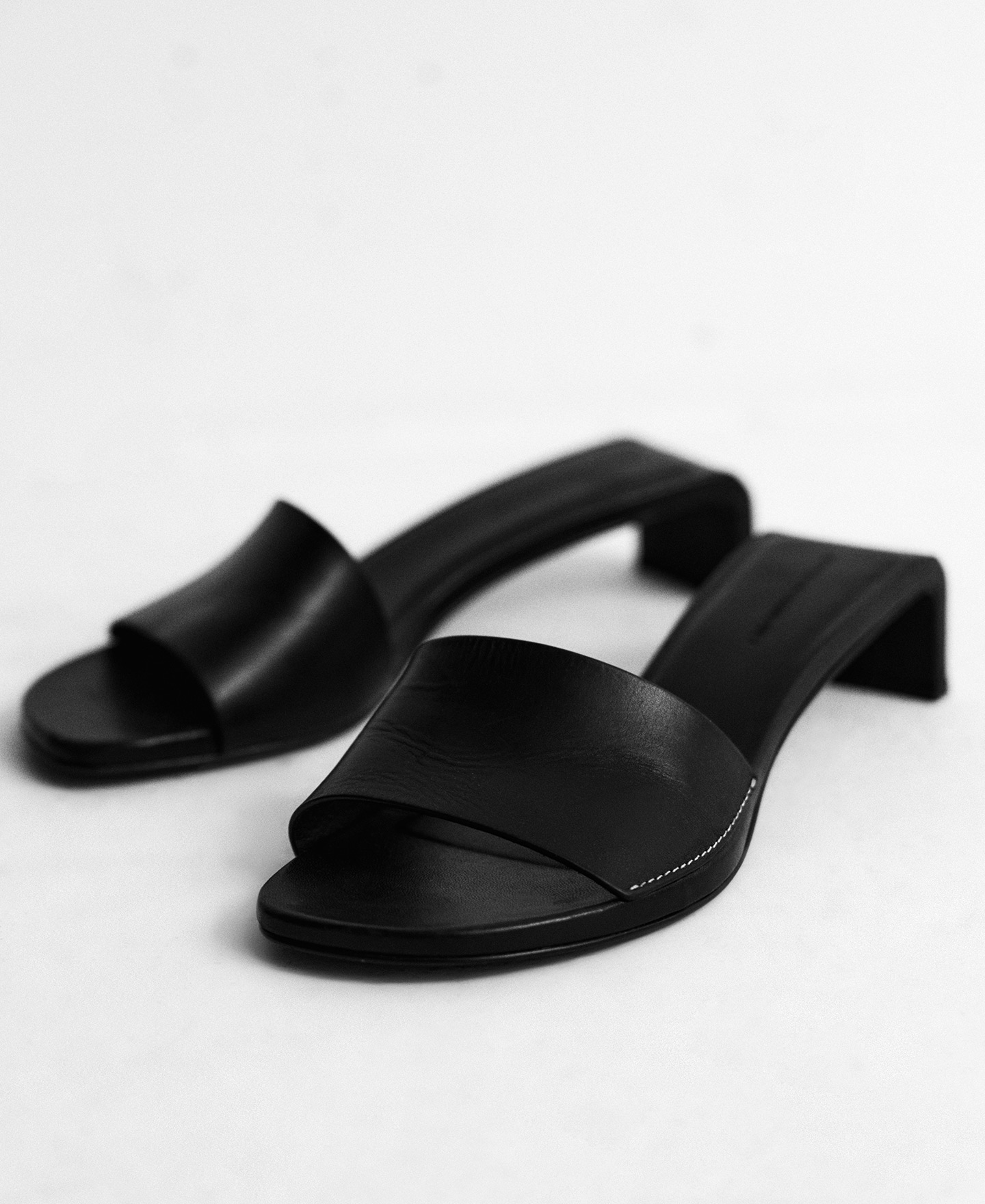 Continuous last leather sandal woman image number 5