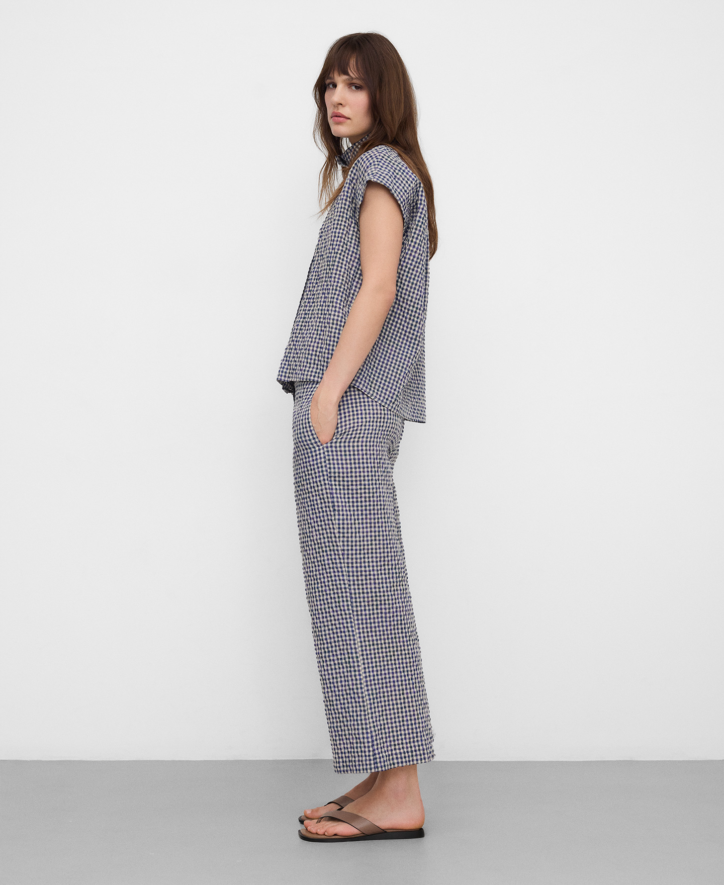 Gingham seersucker trousers image number 3