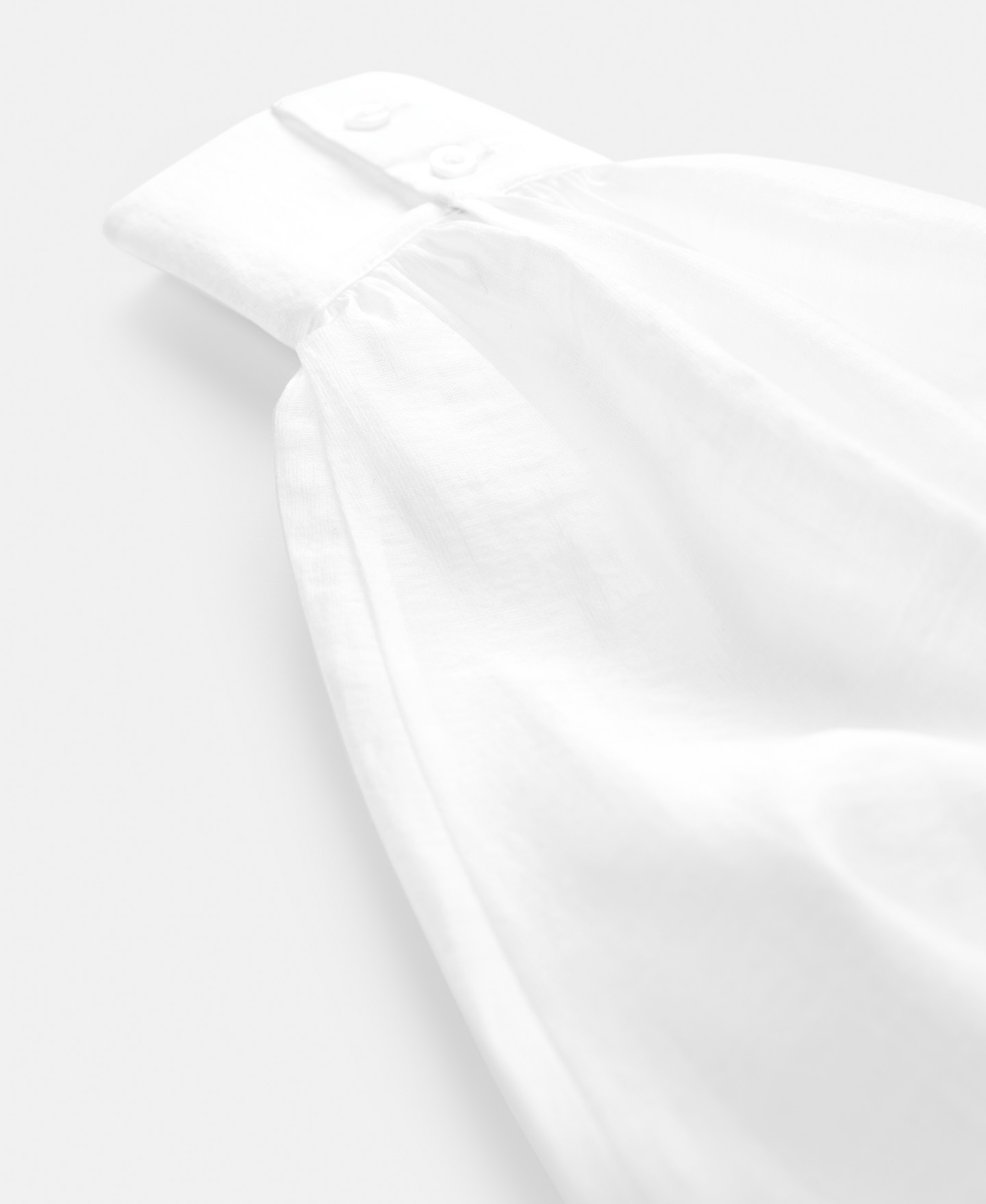 Wide shirt with puffed sleeves image number 6