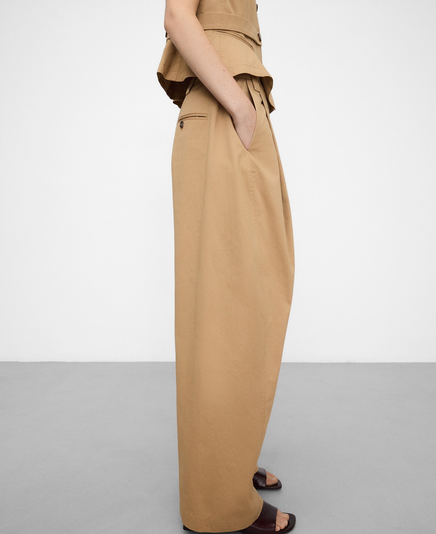 Pantal&oacute;n barrel fit pinzas algod&oacute;n image number 0