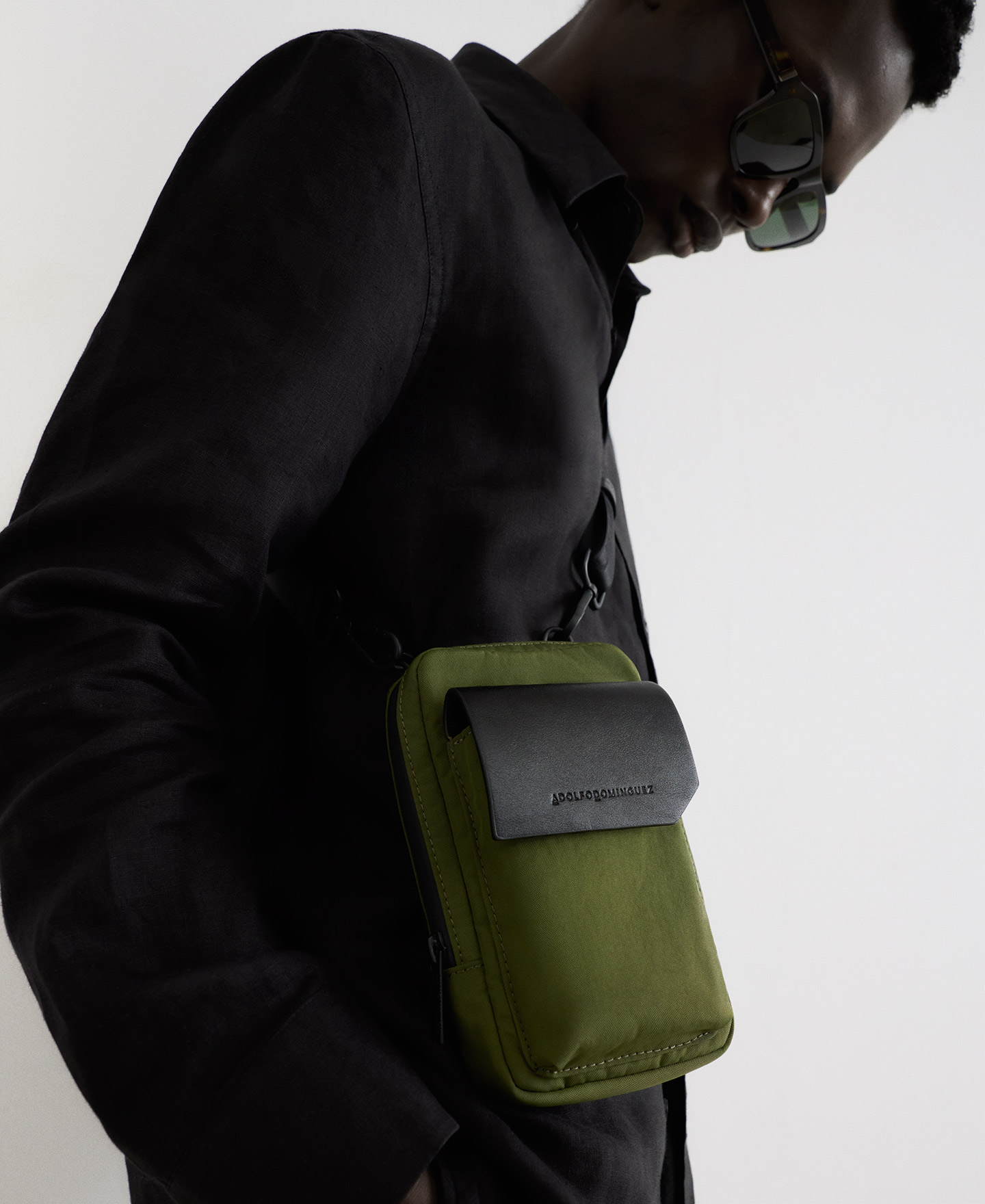 Nylon flap mobile phone holder image number 6