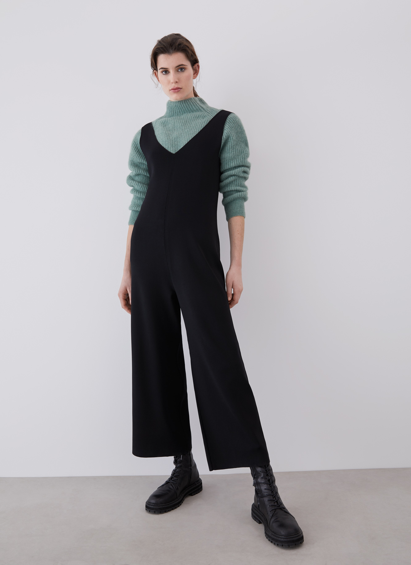 Thick-stretch knit jumpsuit image number 5