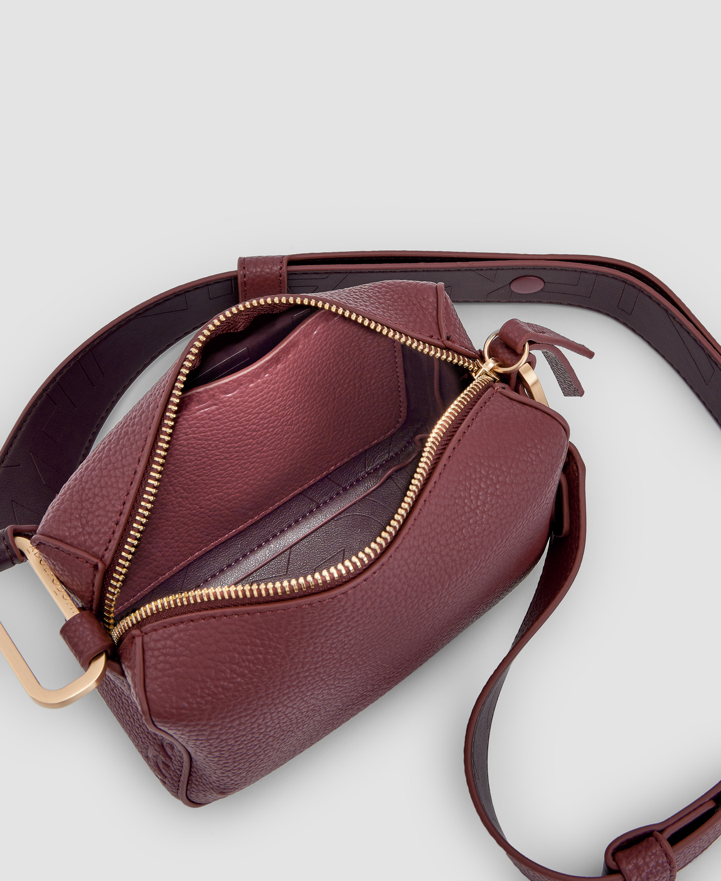 Recycled materials shoulder bag image number 2