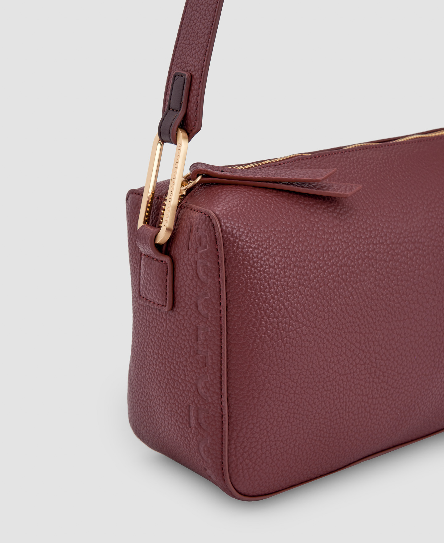 Recycled material shoulder bag image number 3