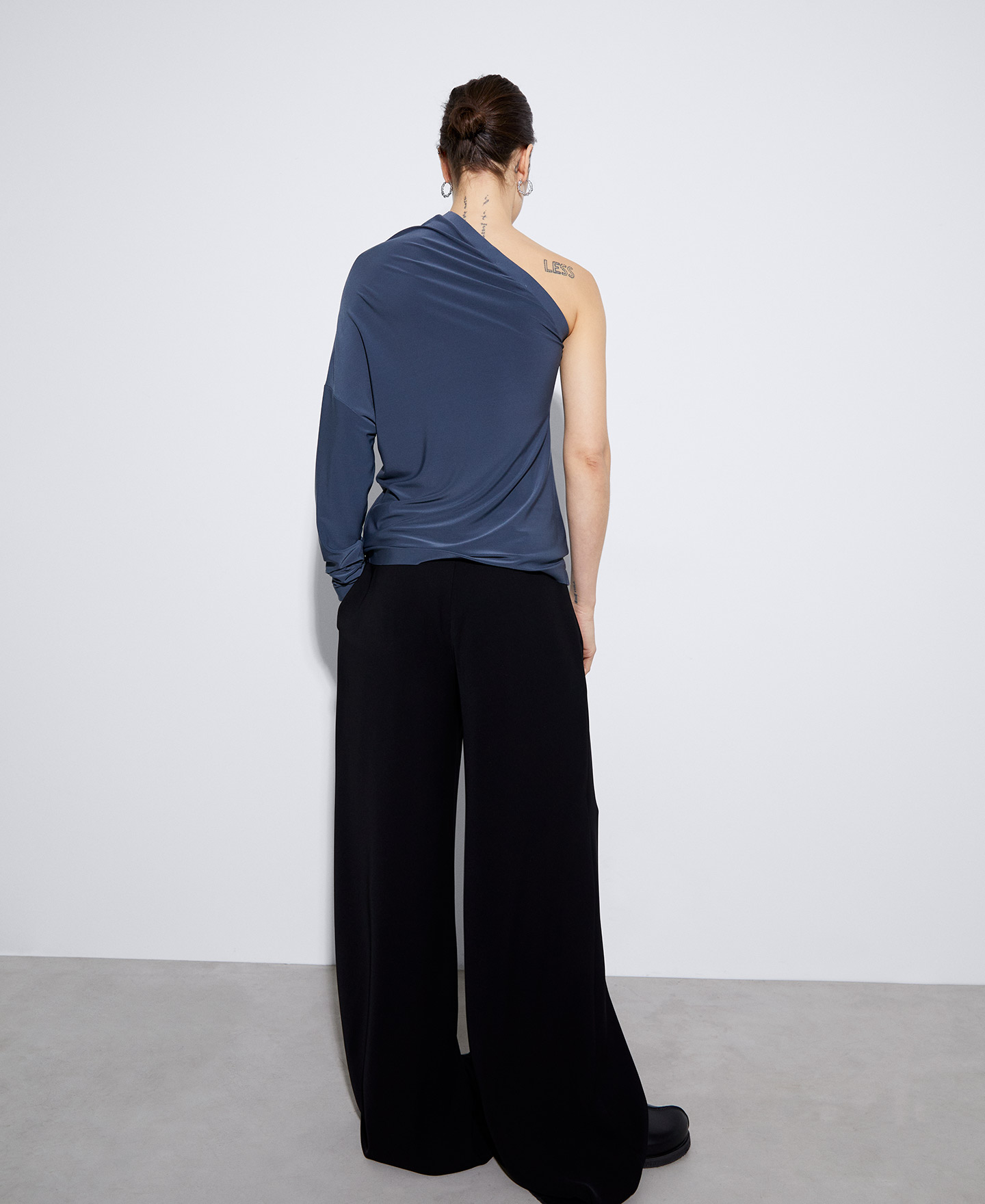 アシンメトリーネックラインTシャツ image number 2