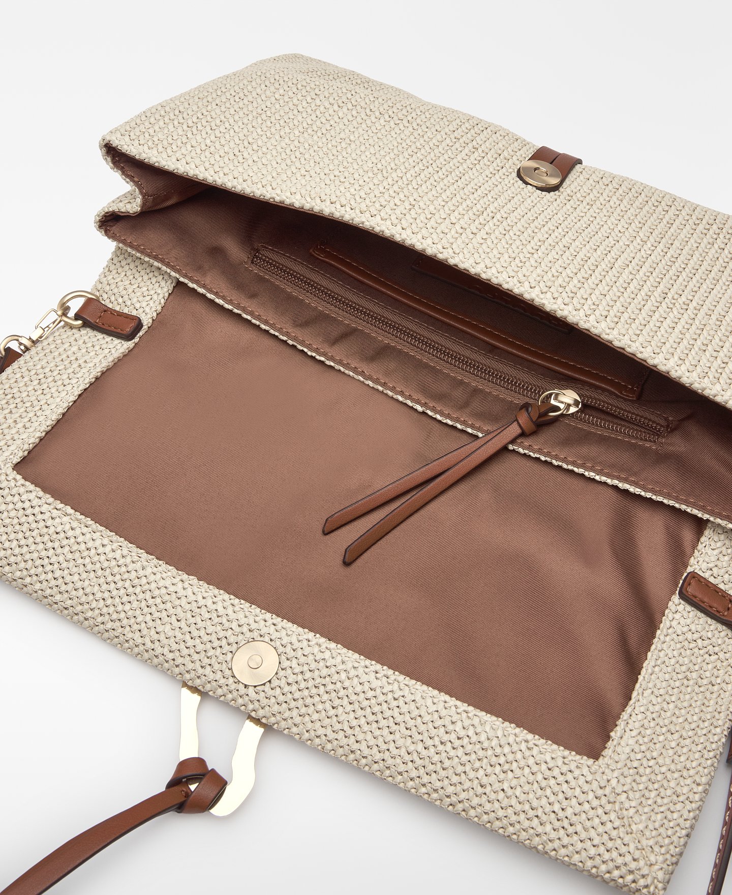 Raffia texture clutch with metal piece image number 3