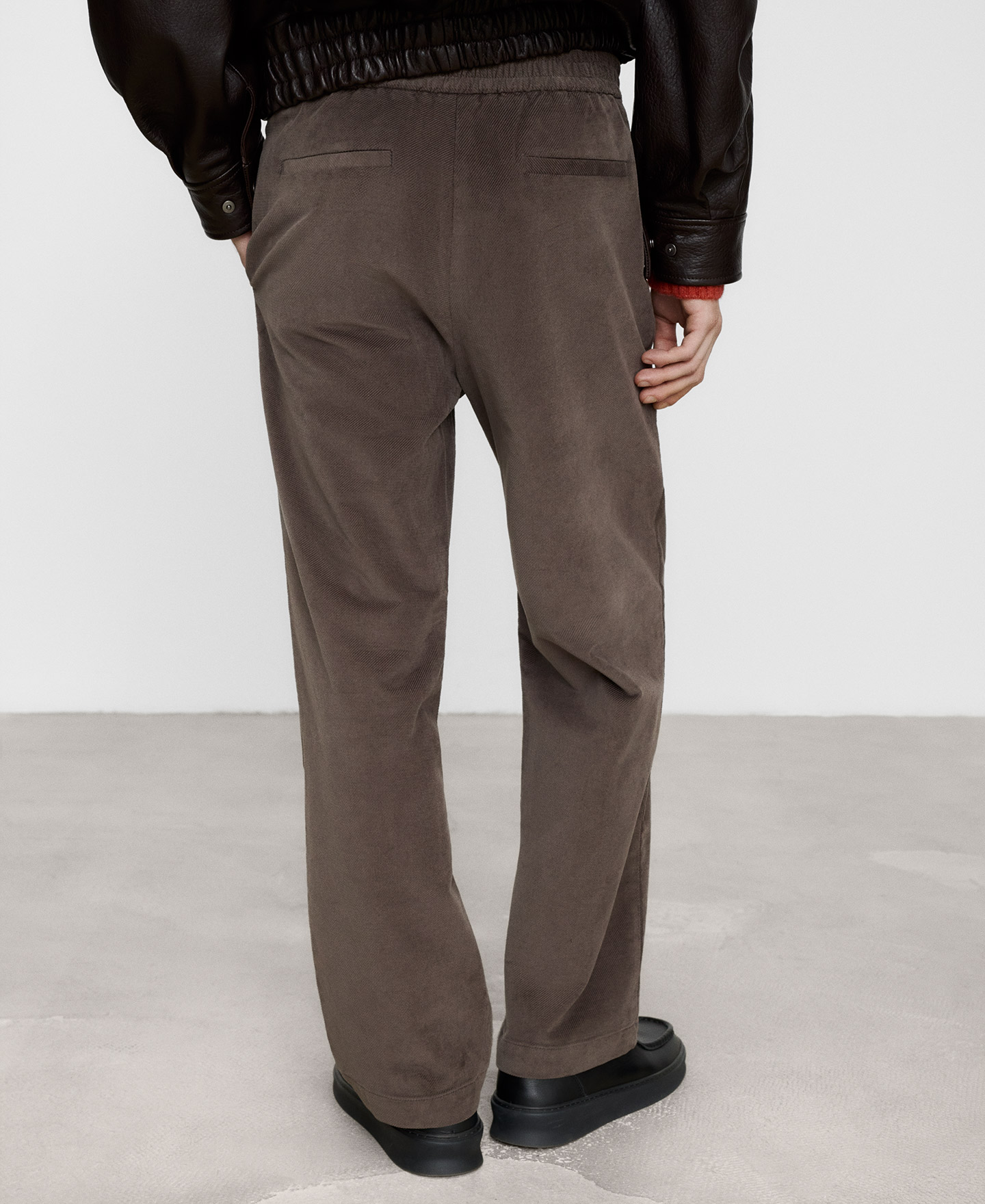 Pantal&oacute;n chino regular fit micro pana image number 2