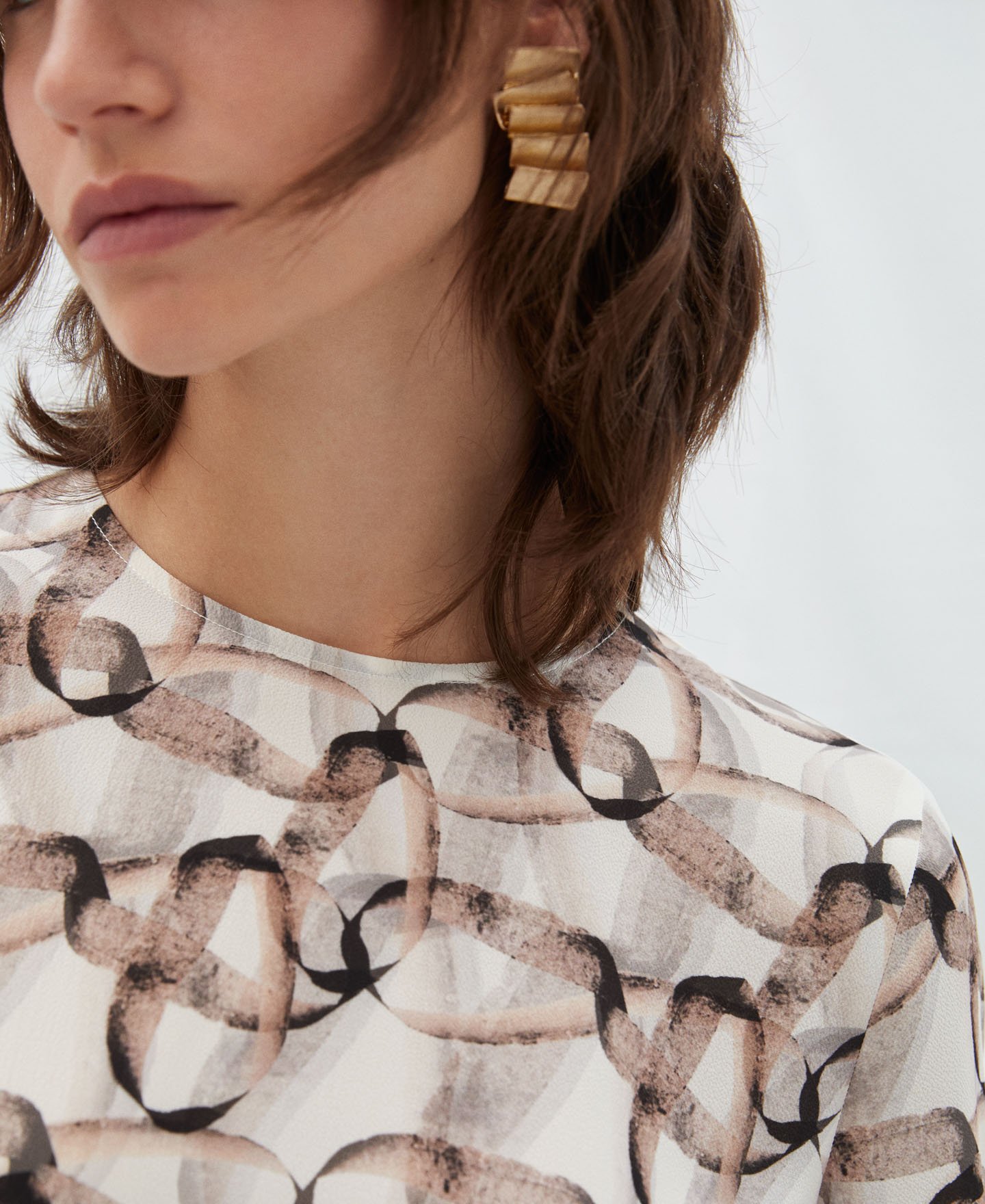 Blusa estampado orgánico cuello redondo image number 3