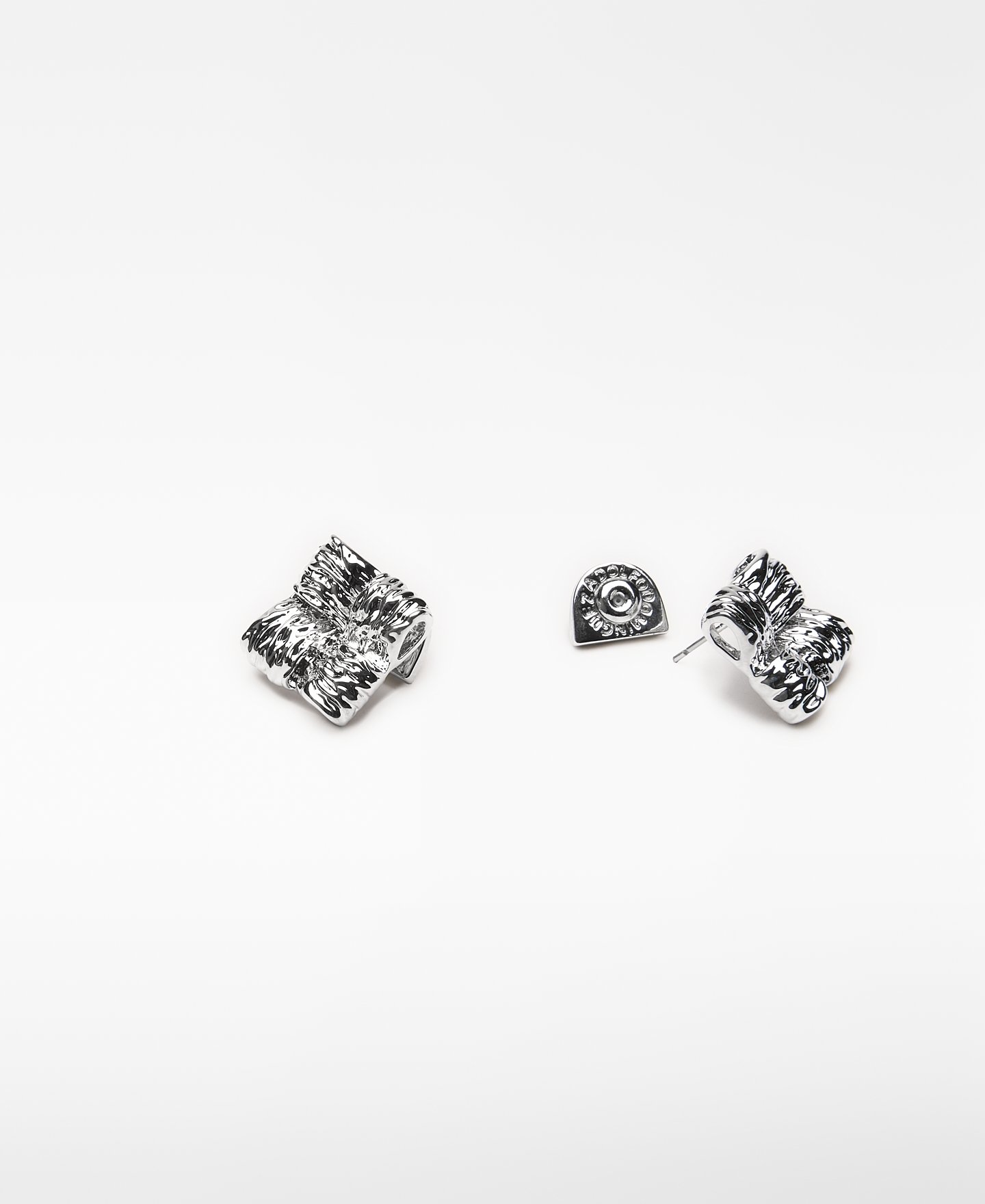 Zinc bow motif earring woman image number 2