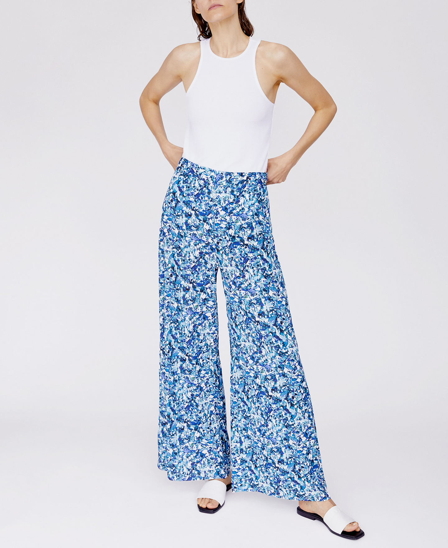 Trousers image number 1